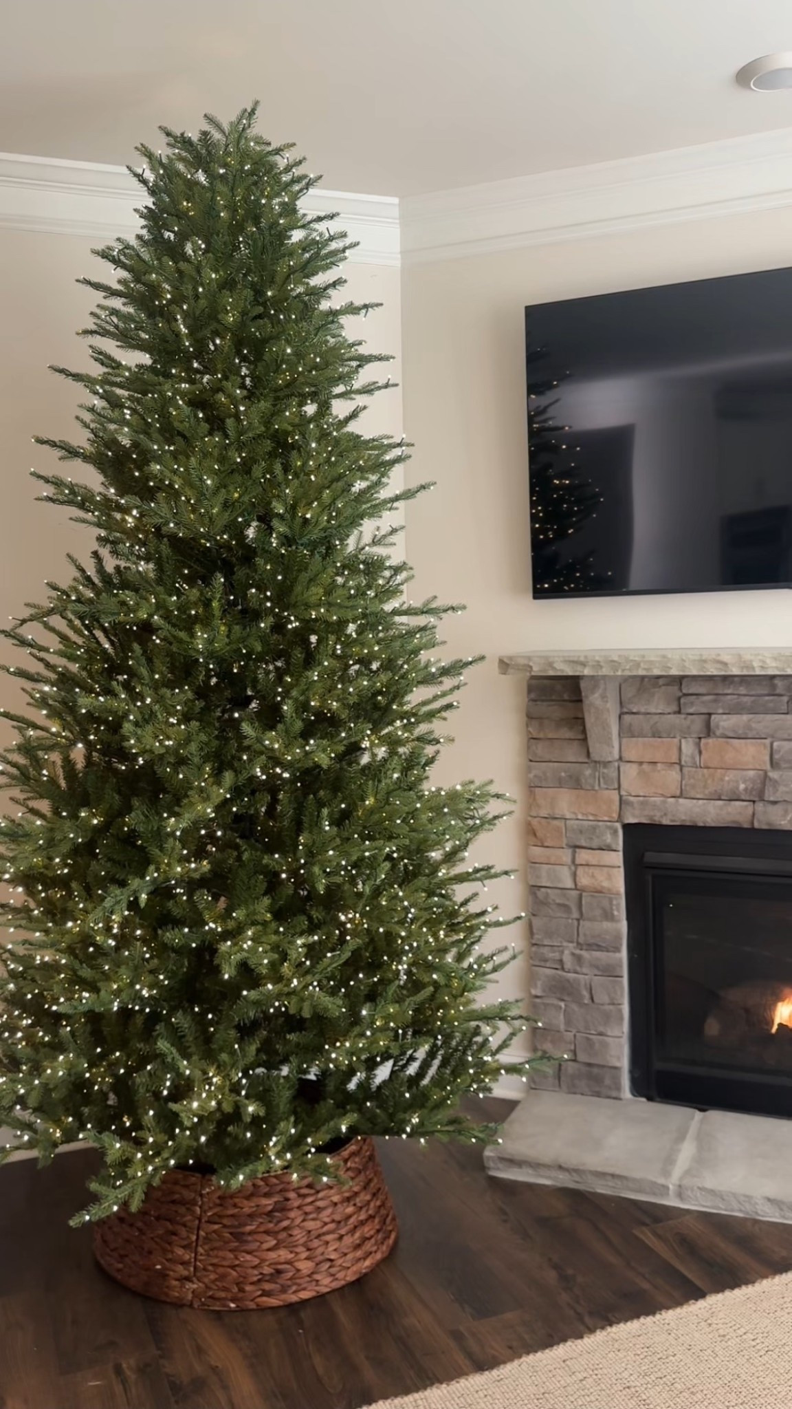 Viral Home Depot Christmas tree 🎄

#LTKSeasonal #LTKHoliday #LTKStyleTip