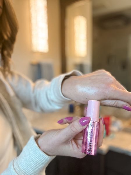 Tula rose glow eye balm is the best! Amazing cooling sensation when you apply it, and it adds the best glow! Save with discount code HEYITSJENNA 
#tulapartner #embraceyourskin