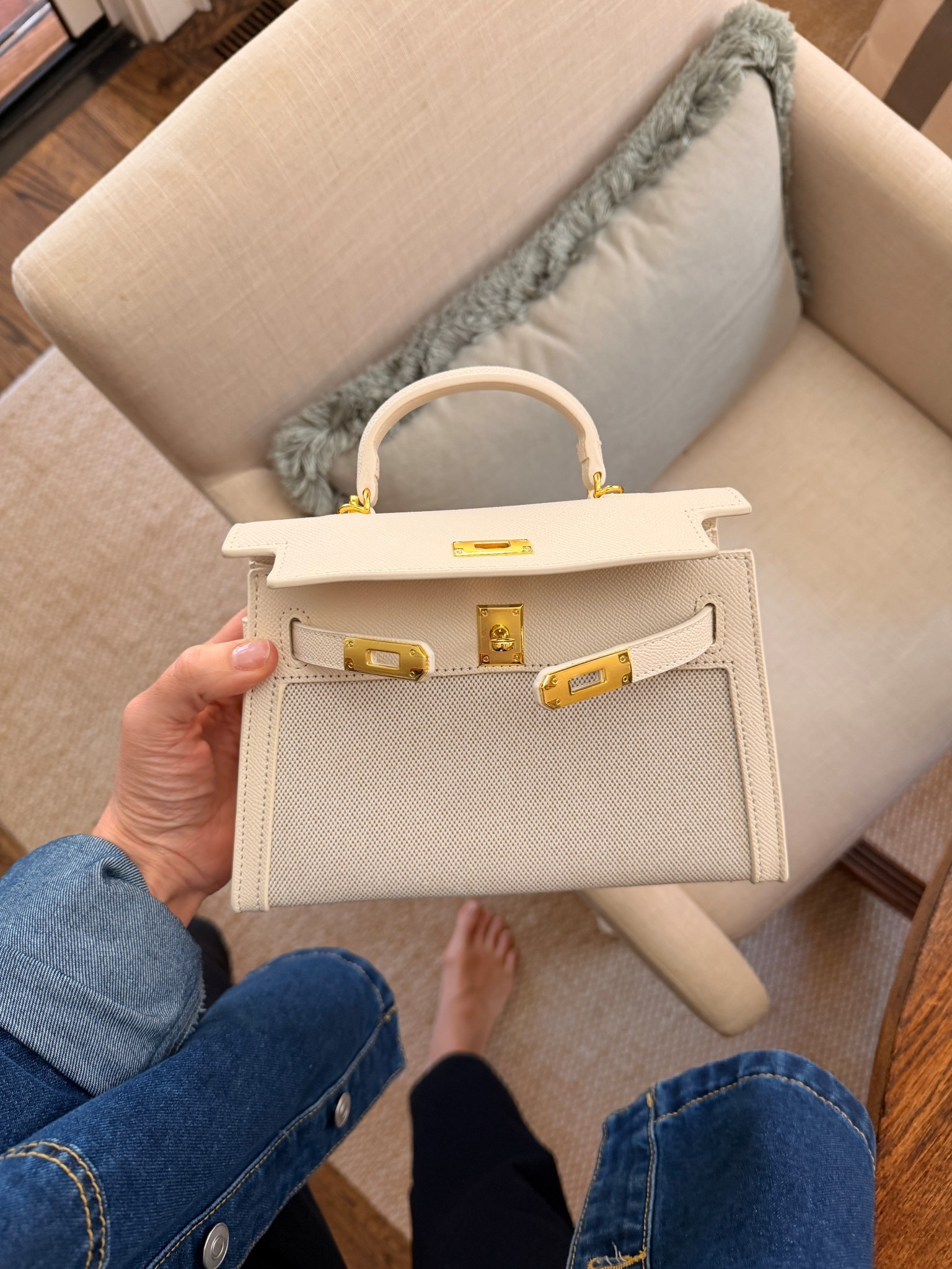 If this isn’t the cutest lil bag ever 