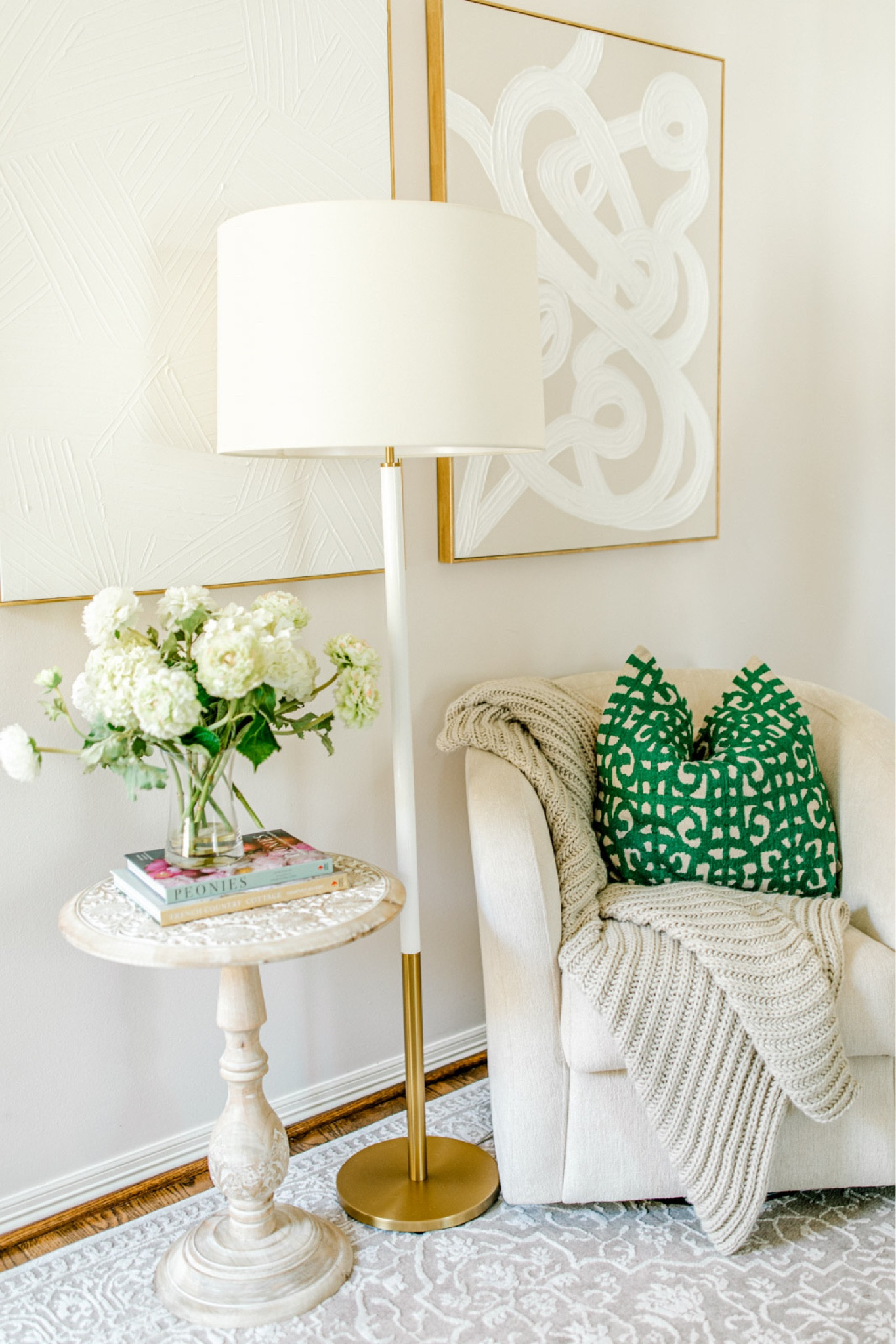 The Monroe lamp is the perfect blend of modern and traditional, and elevates the space with its transitional design AD #circalightingpartner 

Lighting is an investment and will transform a room. It truly is the “jewelry” of your home!

Description: Gold and white floor lamp, transitional style lighting, modern floor lamp, designer lighting, kate spade, visual comfort lighting

#circalighting #experiencevisualcomfort #designerlighting #interiordesign #homedecor #liketkit #LTKstyletip #LTKhome

#LTKhome #LTKstyletip