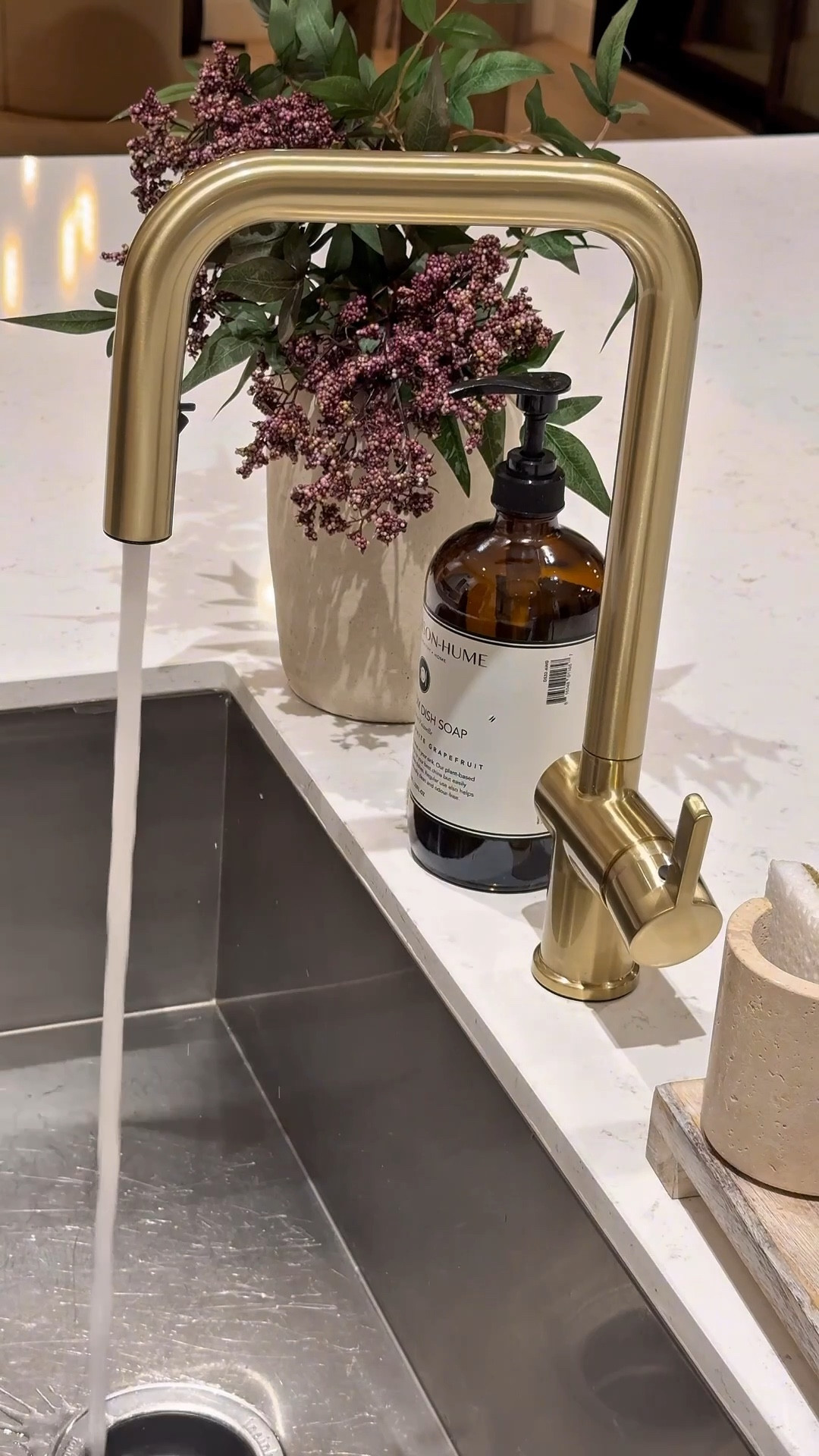 This kitchen faucet truly impressed me! ✨ The chrome finish gives such a clean, modern touch, and the pull-down sprayer works flawlessly — a perfect blend of style and quality for any kitchen. 💧 Everything’s linked for easy shopping! #KitchenEssentials #AmazonFinds #LTKHome #HomeUpgrade #ModernKitchen

#LTKHome #LTKStyleTip #LTKSaleAlert