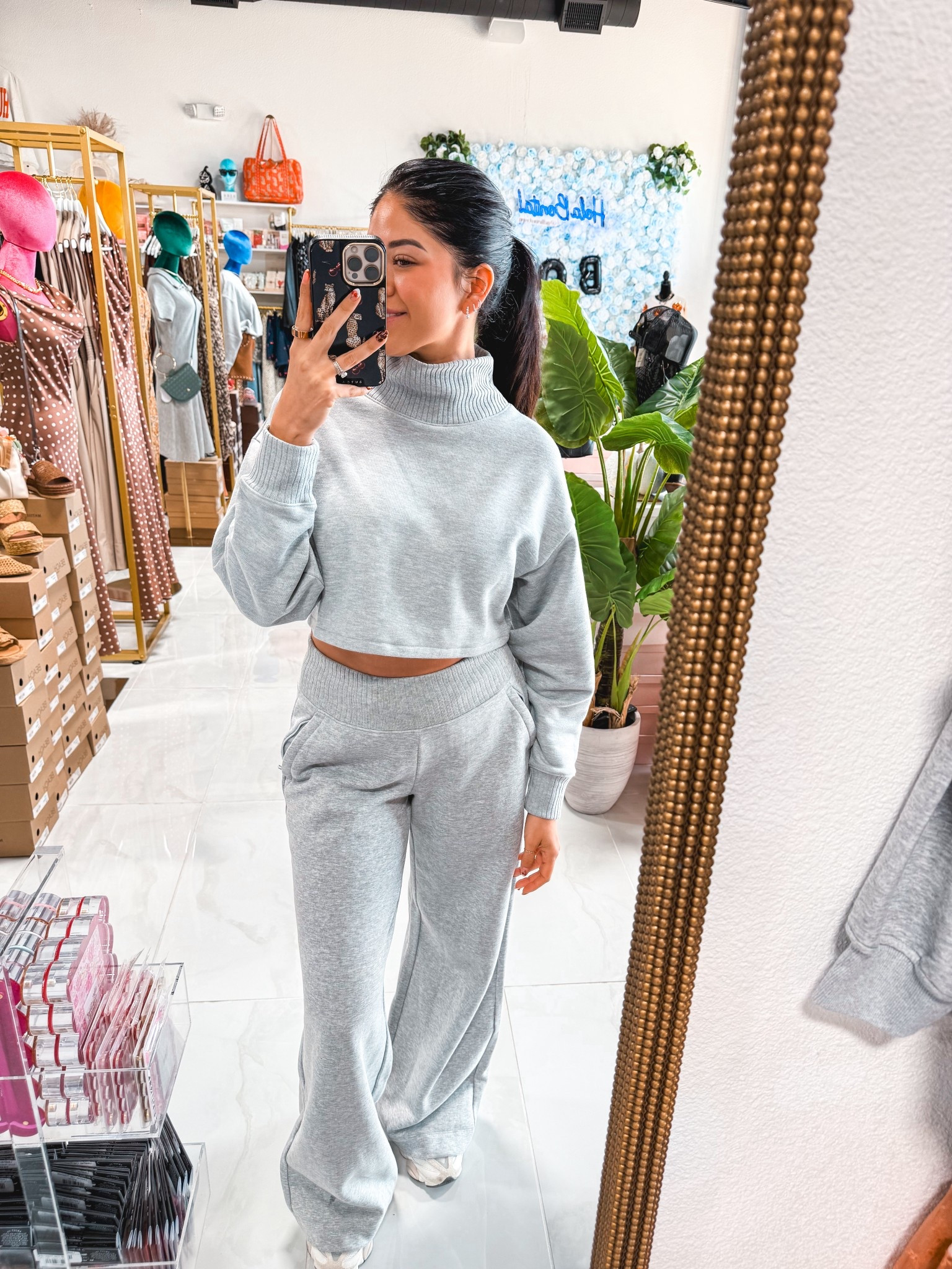 ALO is having their 30% off sitewide sale and you don’t want to miss out on this set! So good 😍

#LTKSeasonal #LTKGiftGuide #LTKTravel