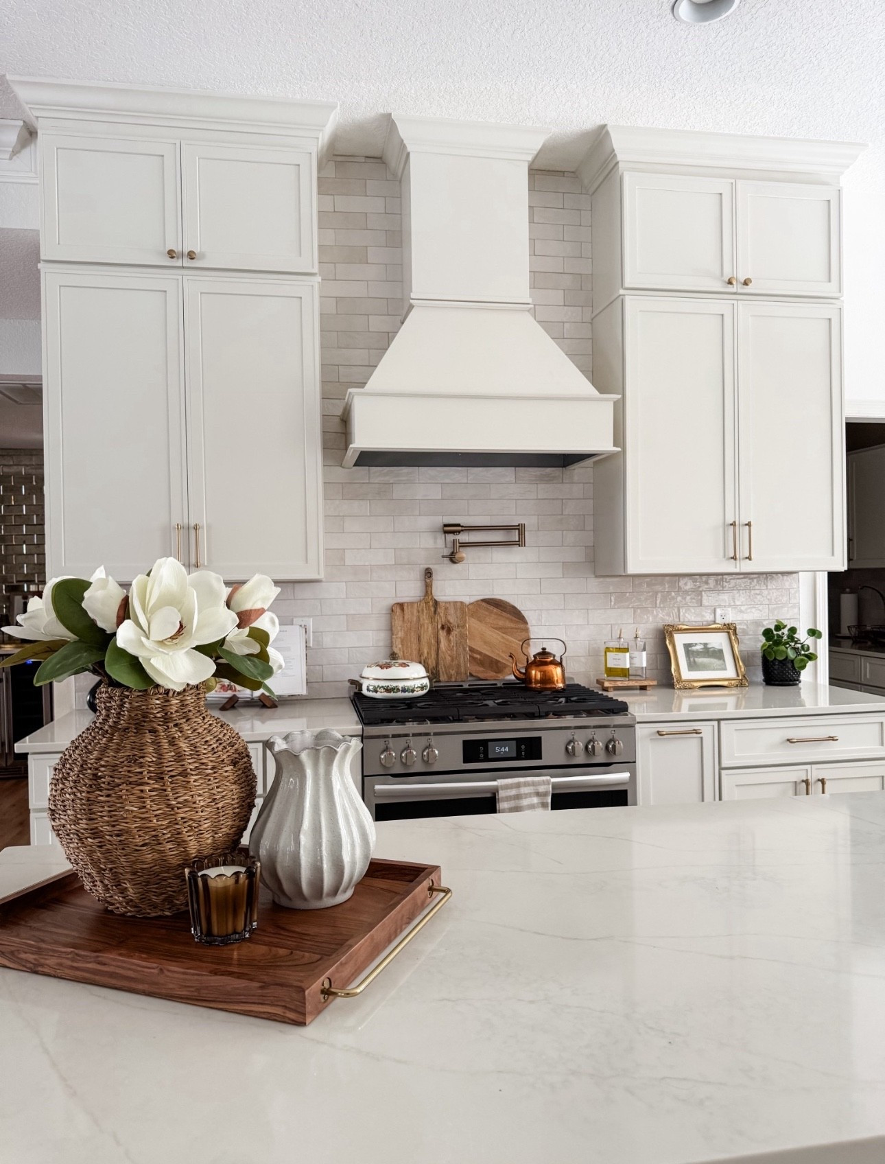 Kitchen remodel: complete.
Now comes the fun part — layering in the decor that makes it feel like home. From woven textures to timeless ceramics, these little details warm up the space just right.

#KitchenDecor 

#LTKHome