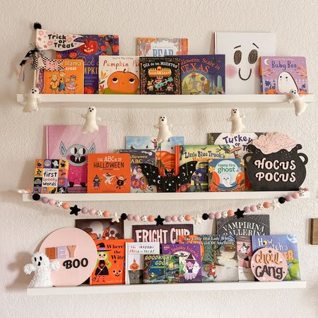 Halloween bookshelves 👻🎃🦇

#LTKSeasonal #LTKHoliday #LTKHalloween