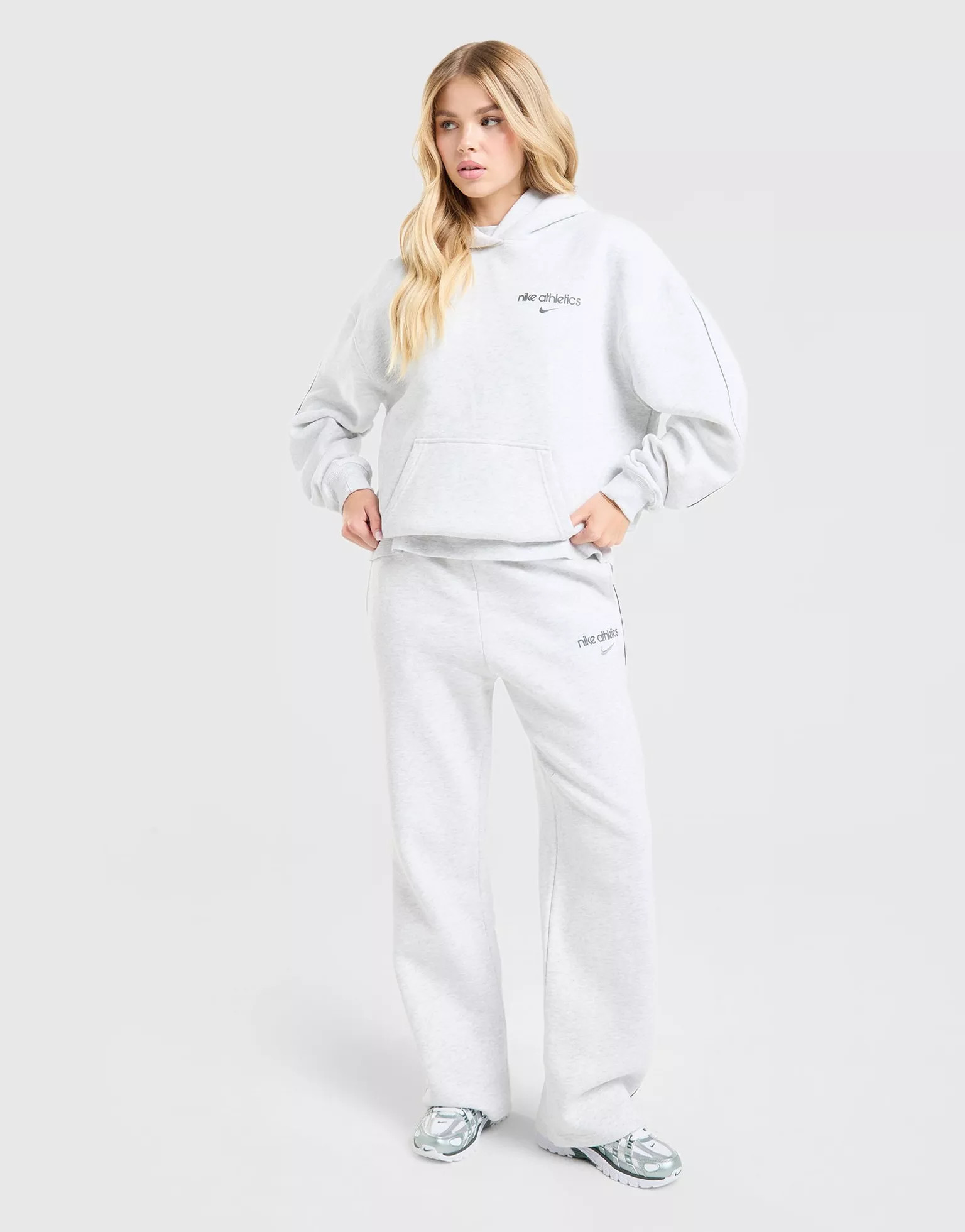 Brown Nike Gym Life Swoosh Fleece Oversized Hoodie - JD Sports UK | JD Sports (UK)