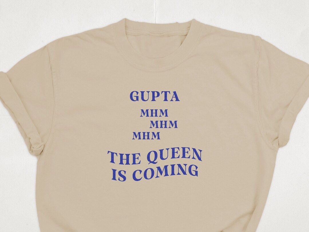 The Queen is Coming T-shirt Graphic T-shirt Comfy Fit Tee Vintage Style T-shirt Genovia Princess ... | Etsy (US)