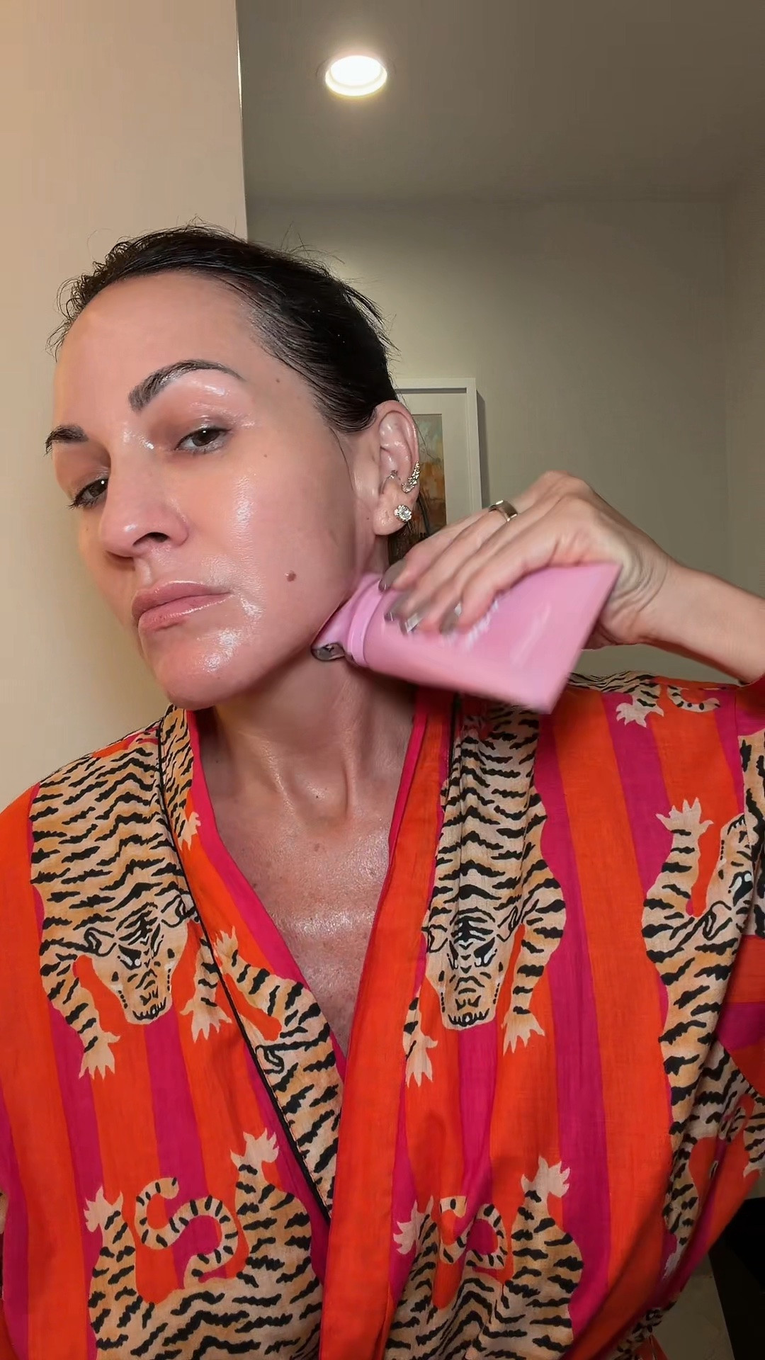 Another newbie that I'm obsessed with! lymphatic drainage and treatment in one yes please!