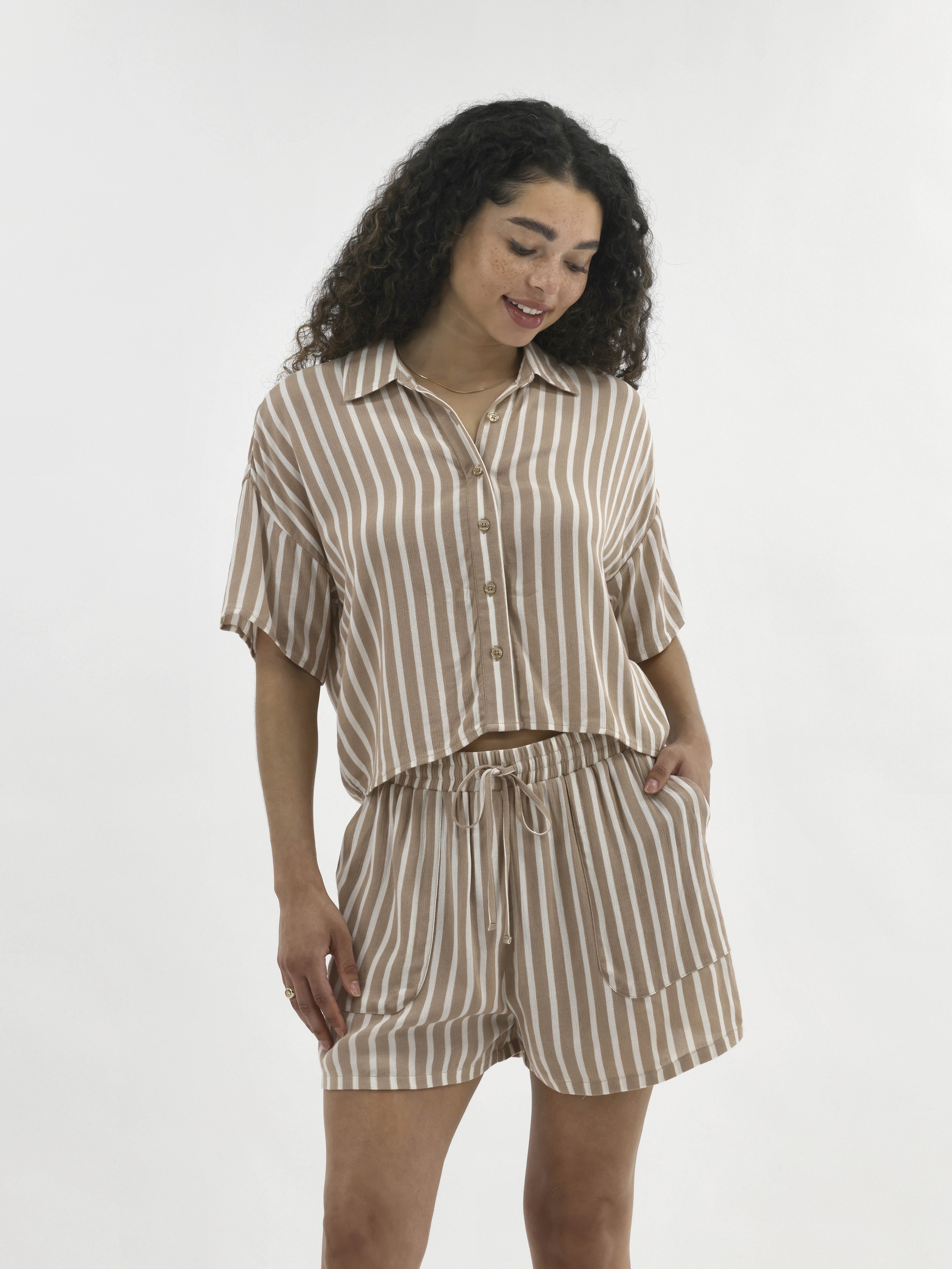 No Boundaries Woven Button Front Top and Shorts Set, 2-Piece, Women's | Walmart (US)