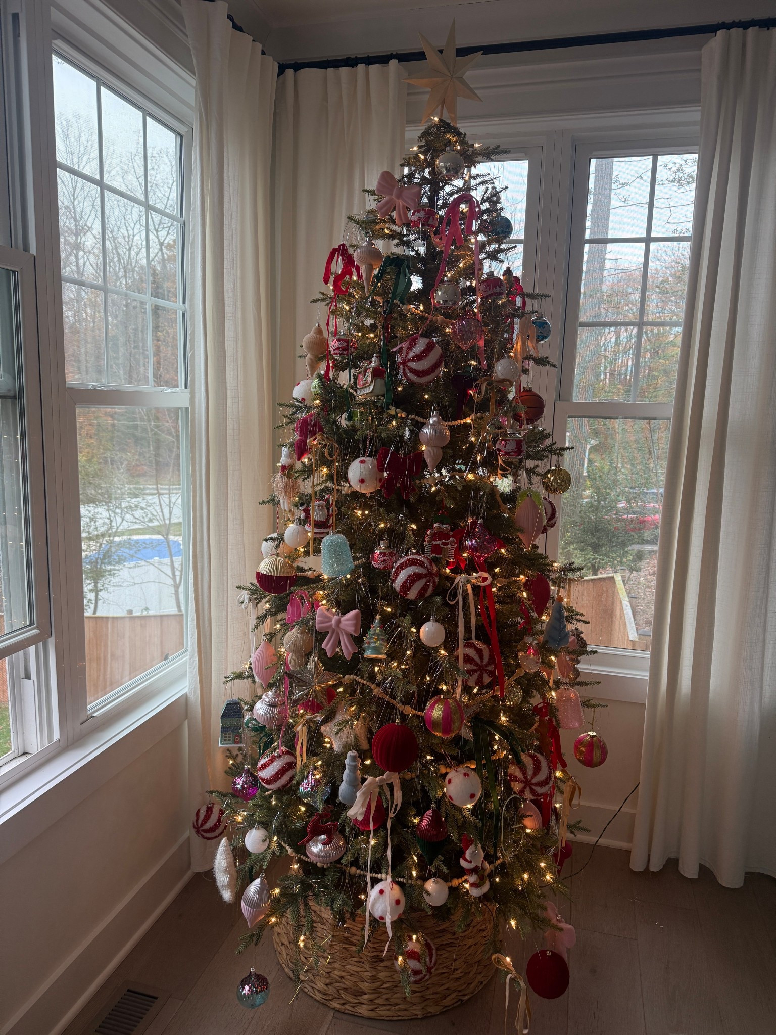 the 90s vintage tree of my dreams! 

#LTKCyberWeek #LTKHoliday #LTKHome