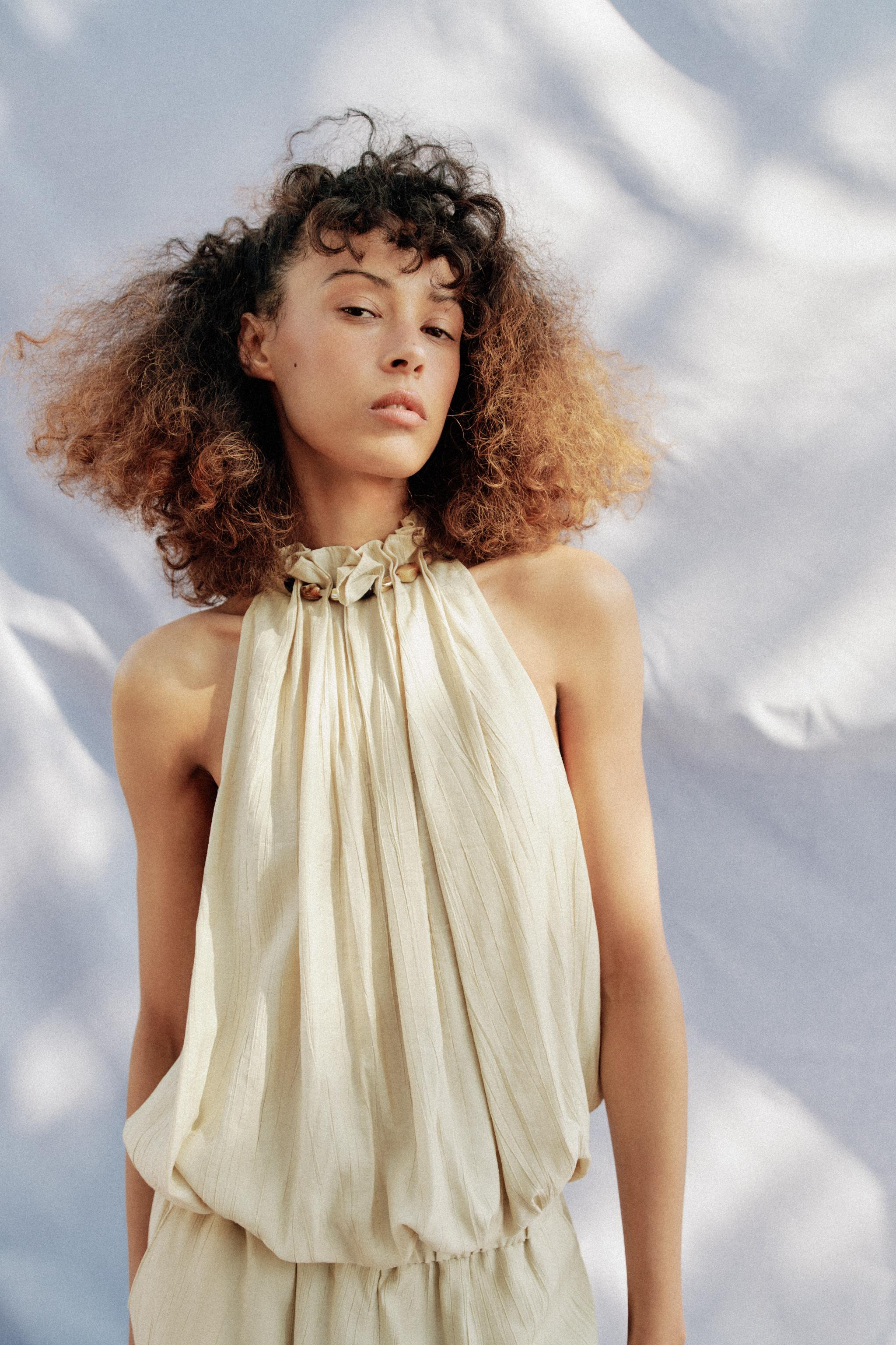 NECKHOLDER-TOP MIT SCHMUCKPERLEN | Zara DE