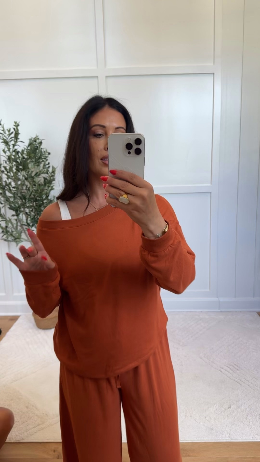I wore the to my veneers temp surgery the other day and was soooo comfy! It’s the softest material & I am beyond ready for the fall colors like this one

#LTKootd #LTKgrwm #LTKOver40