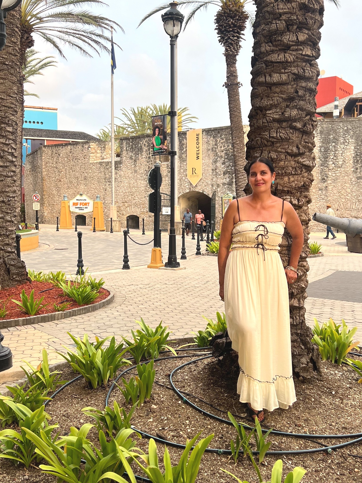 Easy makeover diary routine with my favorites .- 
. 
En vacaciones caribeñas no hay que maquillarse mucho, pero estos no me faltan. ✨ también me traje mi jabón 🤪
.
Makeup, skincare, vacation time 

#LTKTravel #LTKStyleTip #LTKOver40