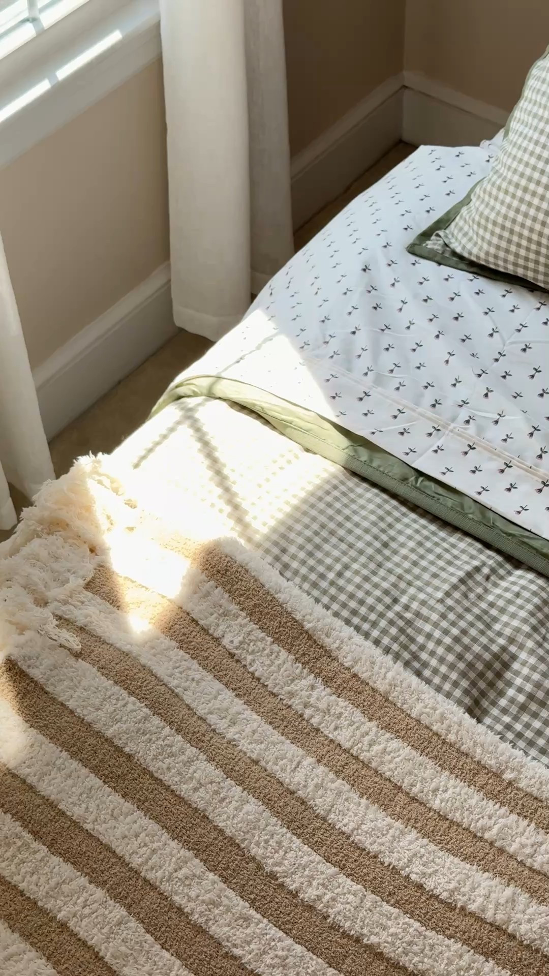 Guest bedroom bedding 