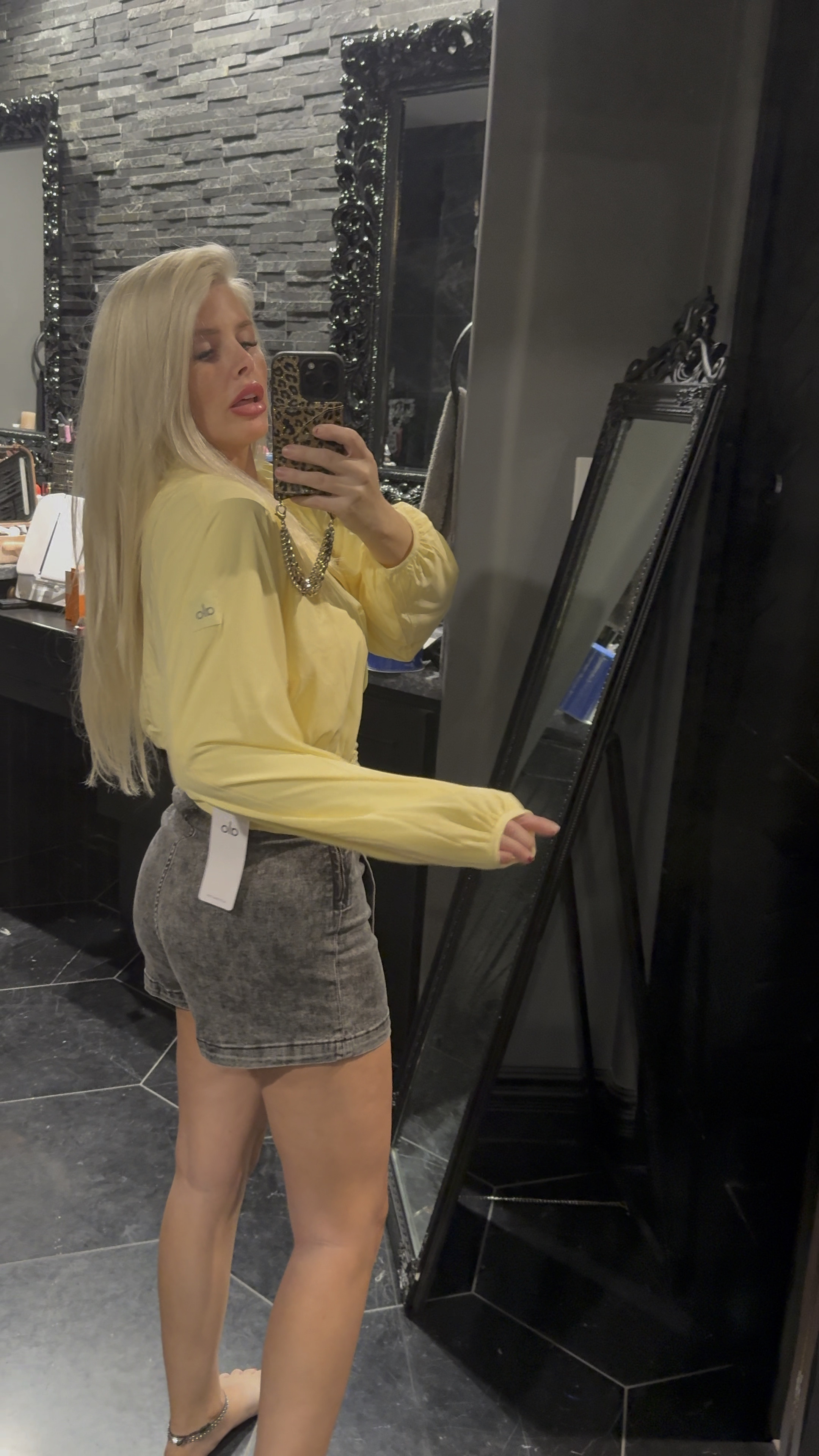 New clothes came in!! Loving yellow right now 💛 

Jacket: XS
Tank: XS
Skirt: M

#LTKFitness #LTKStyleTip #LTKVideo