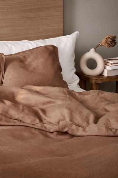 Premium SelectionKing/queen duvet cover set in soft, washed linen for comfortable sleep. Duvet co... | H&M (US + CA)