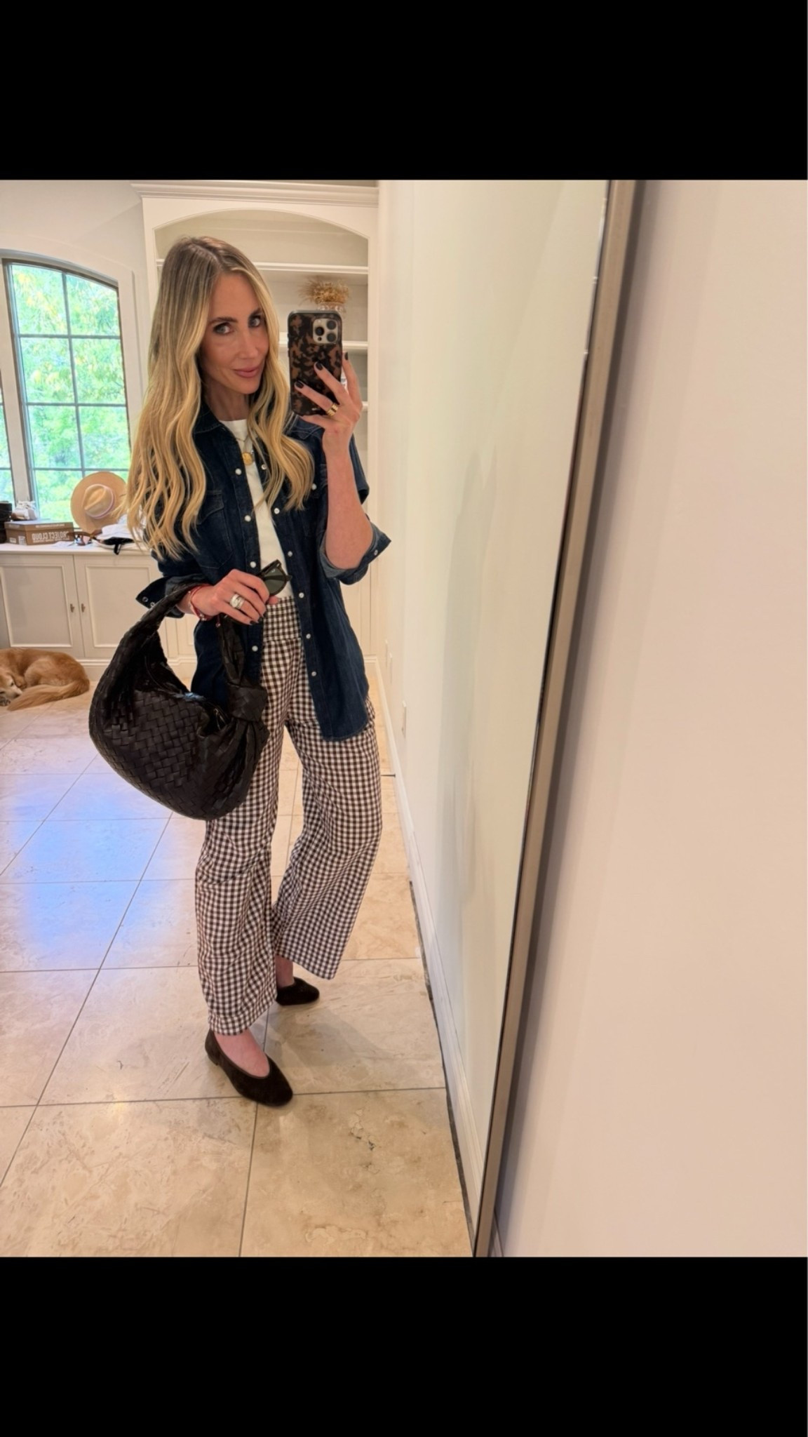An easy, cute and put together outfit! Because getting dressed this time of year is not easy!

Em sizes:
Height: 5’6”
Weight: 115lbs
Tops: XS, small
Pants: 2, small, 25