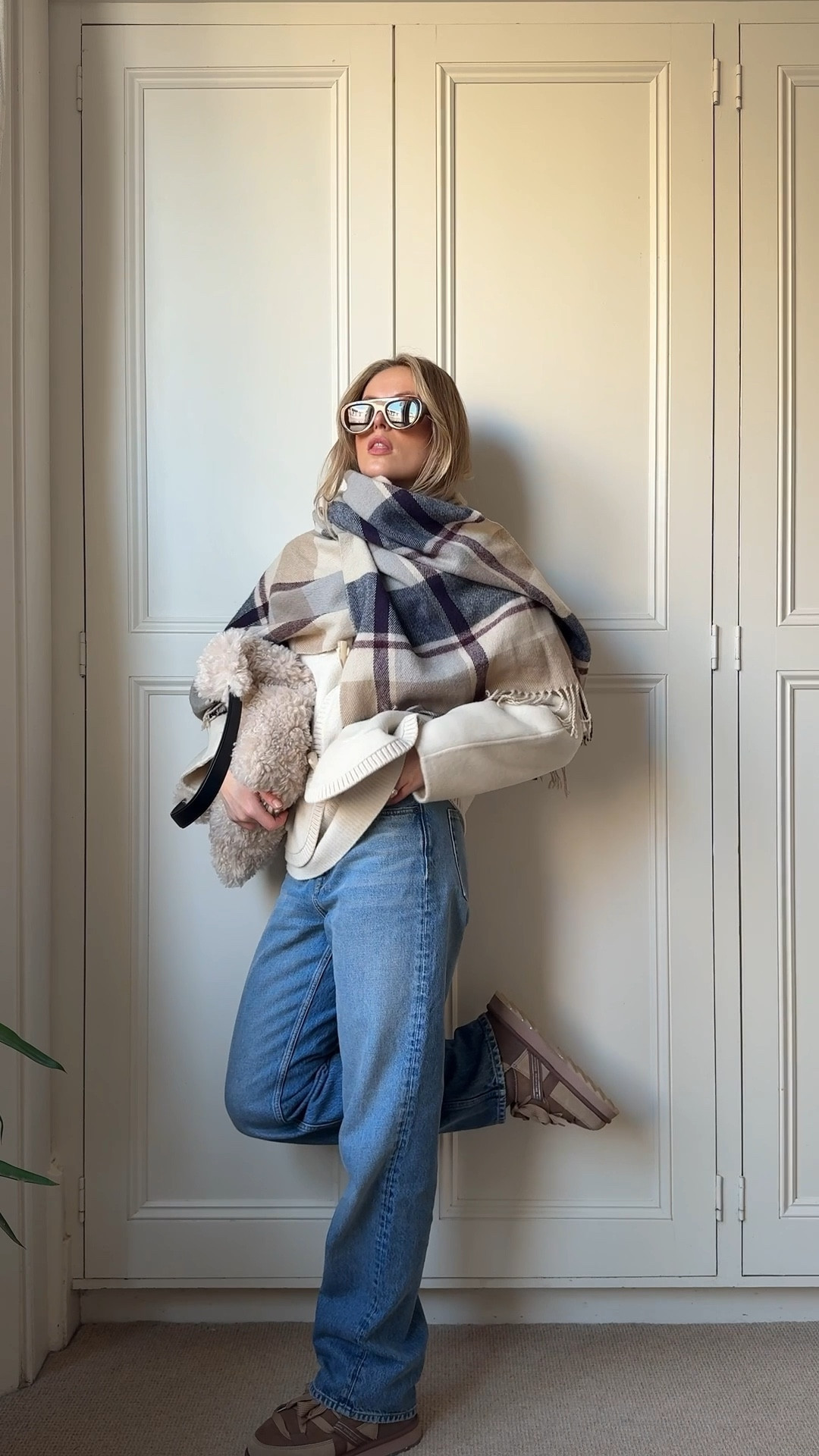 An alpine chic cold weather outfit ❄️

Duffle coat, mint velvet, check blanket scarf, neutral outfit, blue jeans, cos, emu shoes, ugg, snow boots, fur lined boots, winter layering, fluffy bag, shearling bag, 

#LTKuk #LTKwinter #LTKstyletip