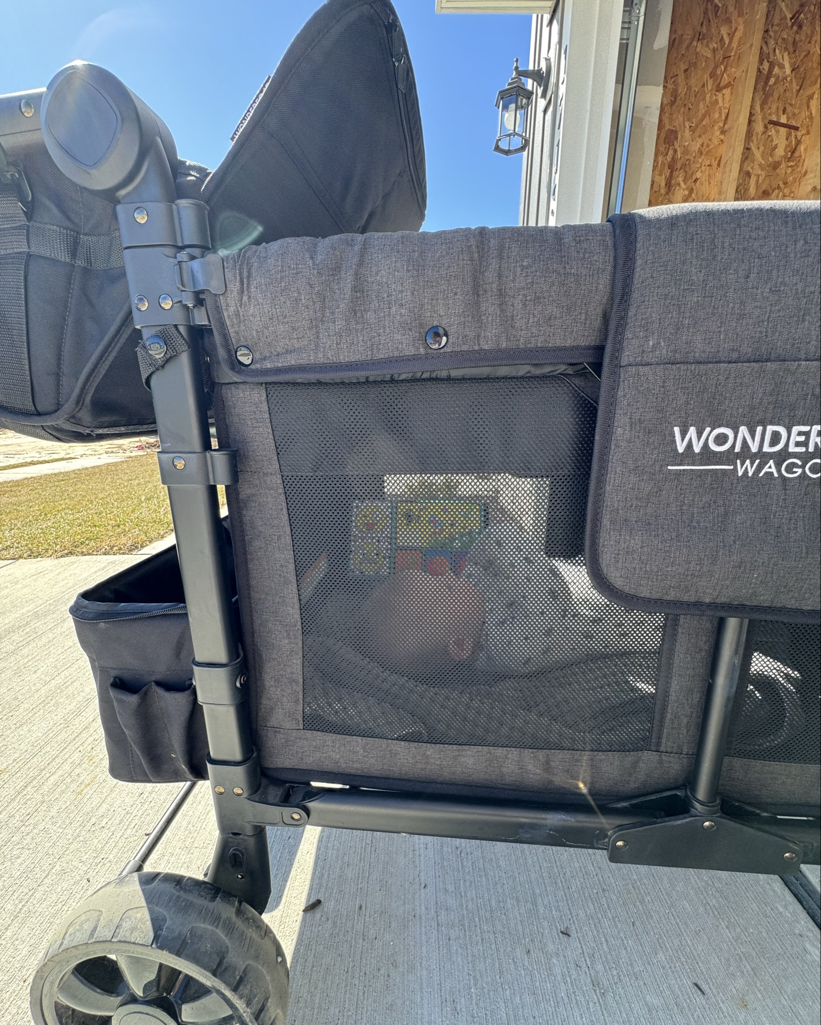 The best wagon😍 doubles as a pack n play as the nice weather approaches! 

#wagon #kids #toddler #baby #stroller #wonderfold #spring #play #crib #packnplay #babywagon #toddlerwagon #outside #fourseatwagon #fourseatstroller 