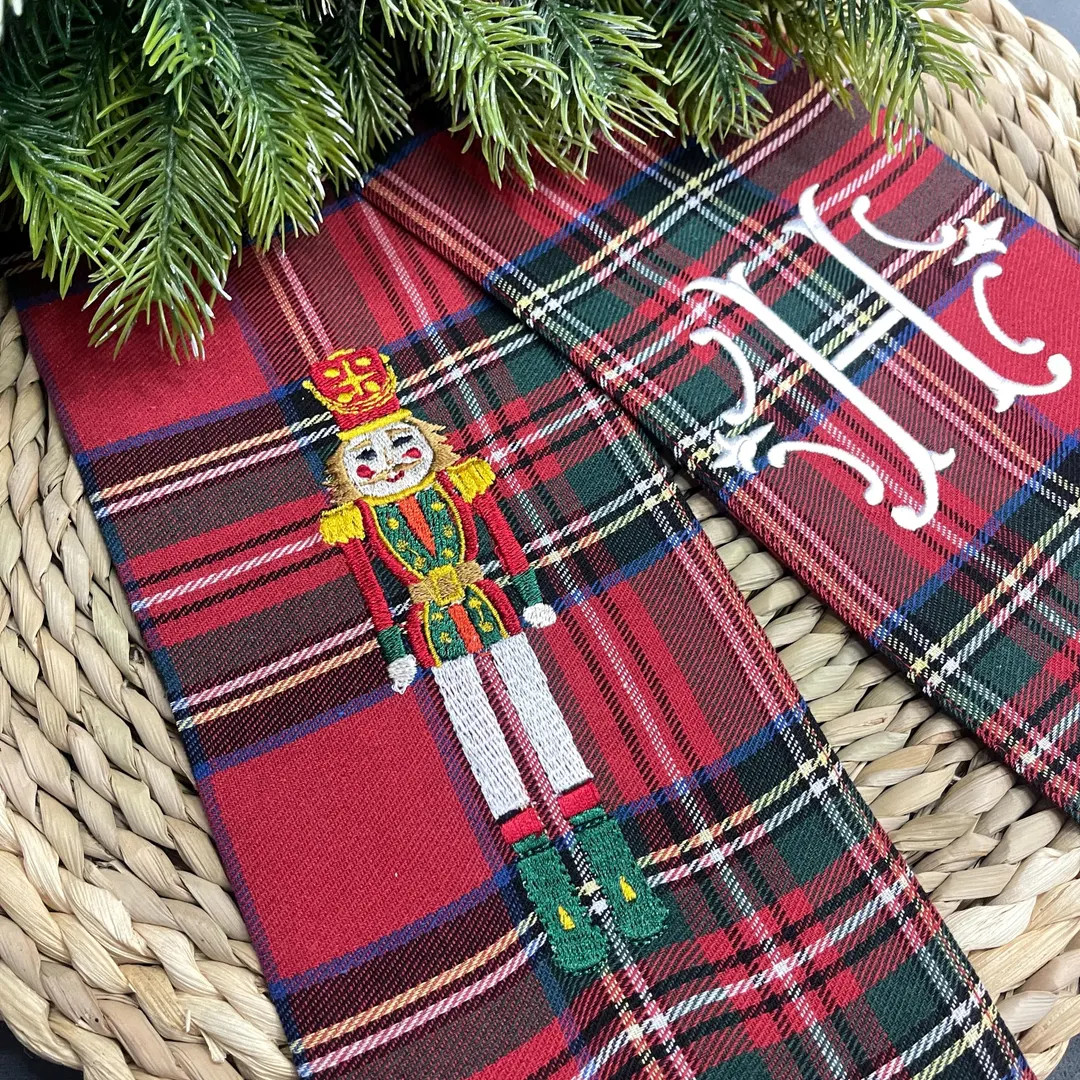 Christmas Wreath Sash With Personalized Embroiered - Etsy | Etsy (US)