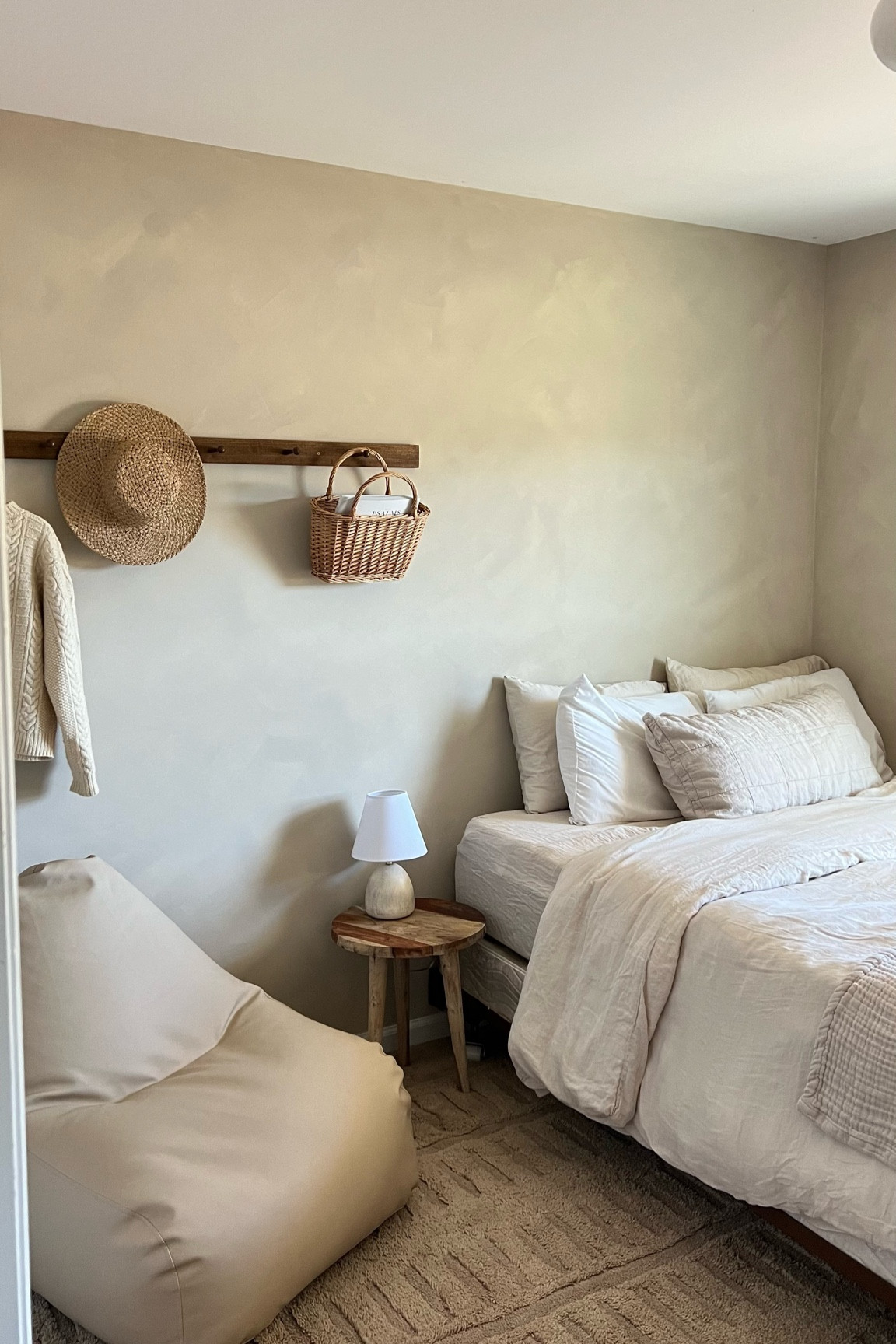 I love our guest room ☺️☁️ linking everything here! 