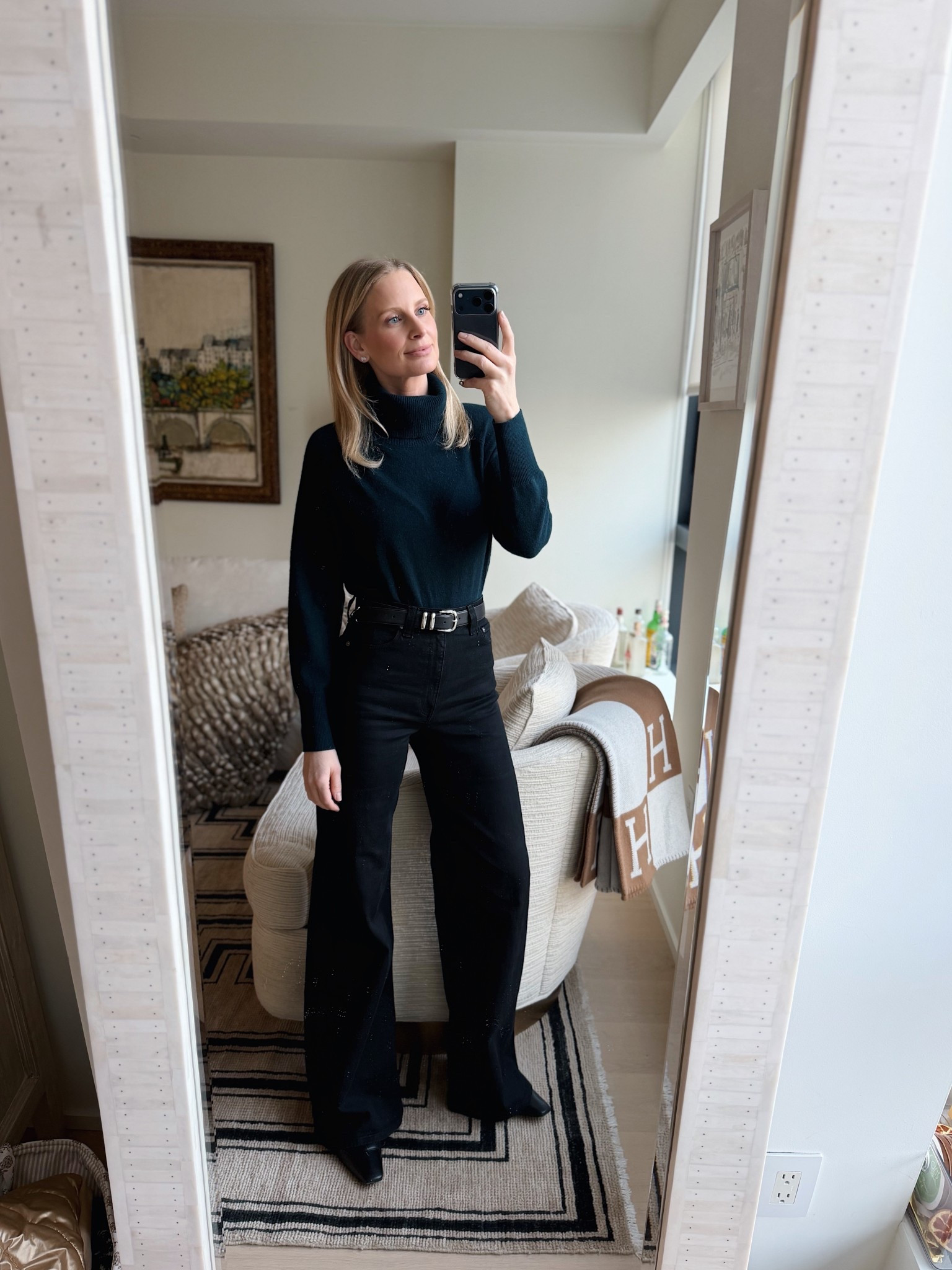 Today’s look! I linked my exact sweater, but this color is old! Wearing  26 in the jeans. 

#LTKootd