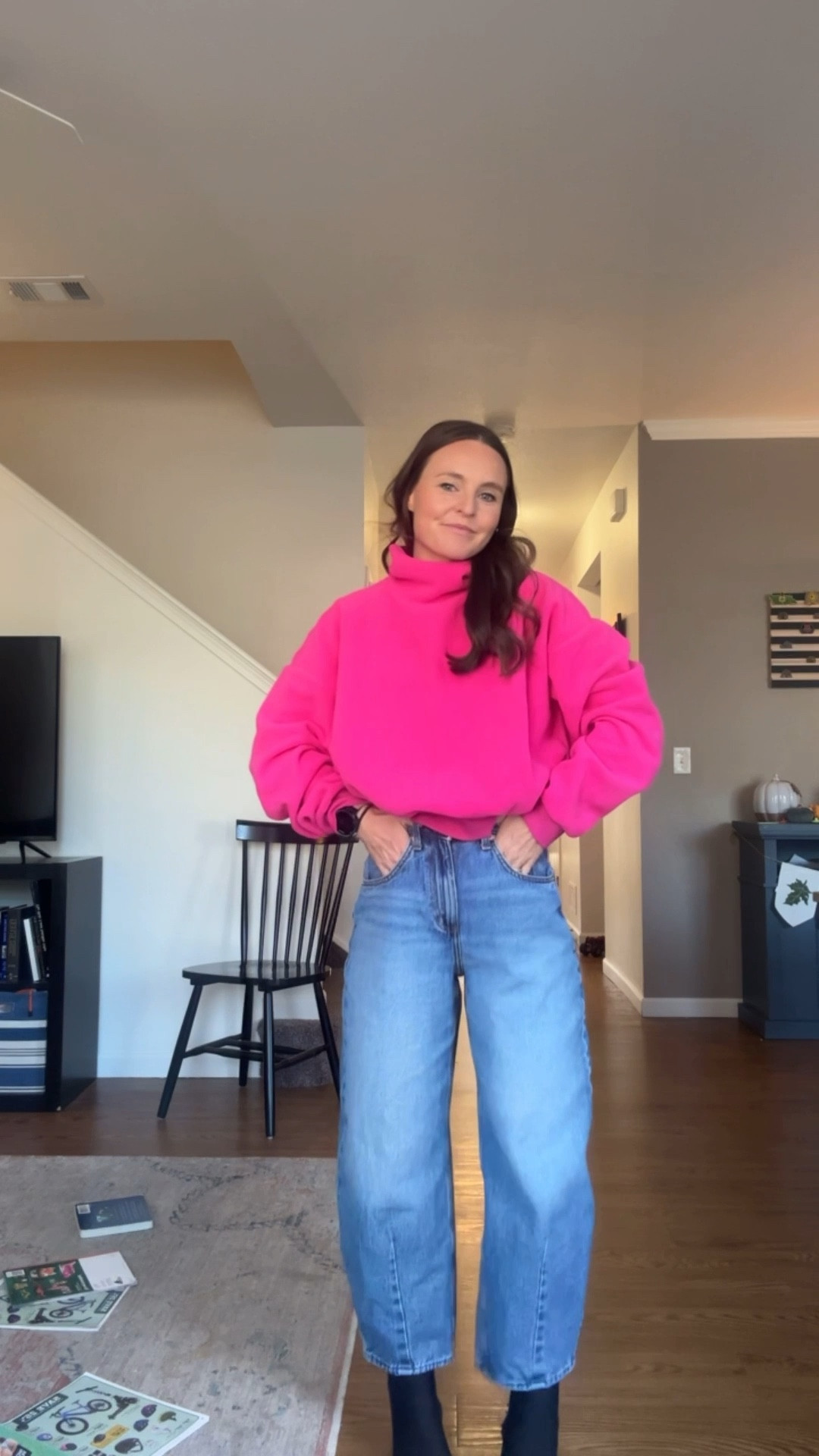 Sunday 💕

Size 4 in the jeans (run big)
I sized up to a Med in the shirt so it would be a little oversized! 