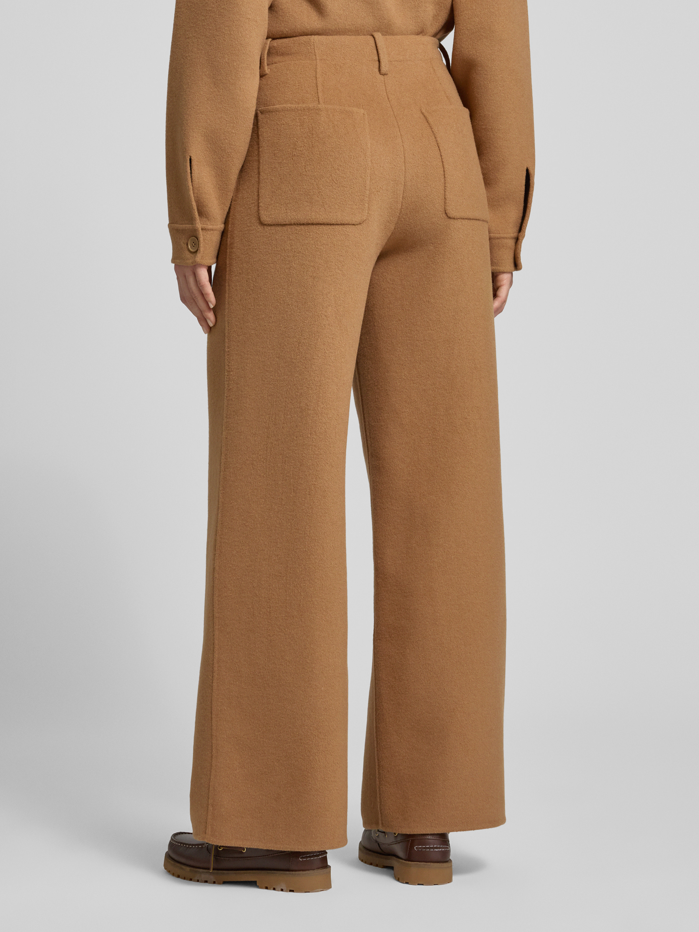 Ausgestellte Wideleg-Hose aus Woll-Mix - curated by Maja Weyhe in camel | Peek & Cloppenburg* Düsseldorf DE