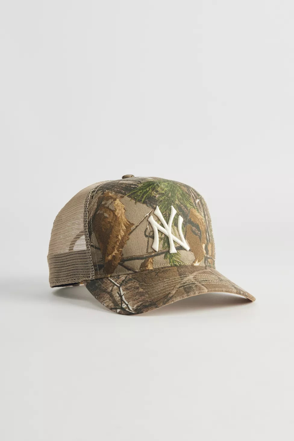 ’47 Brand MLB New York Yankees Camo Hitch Trucker Hat | Urban Outfitters (US and RoW)