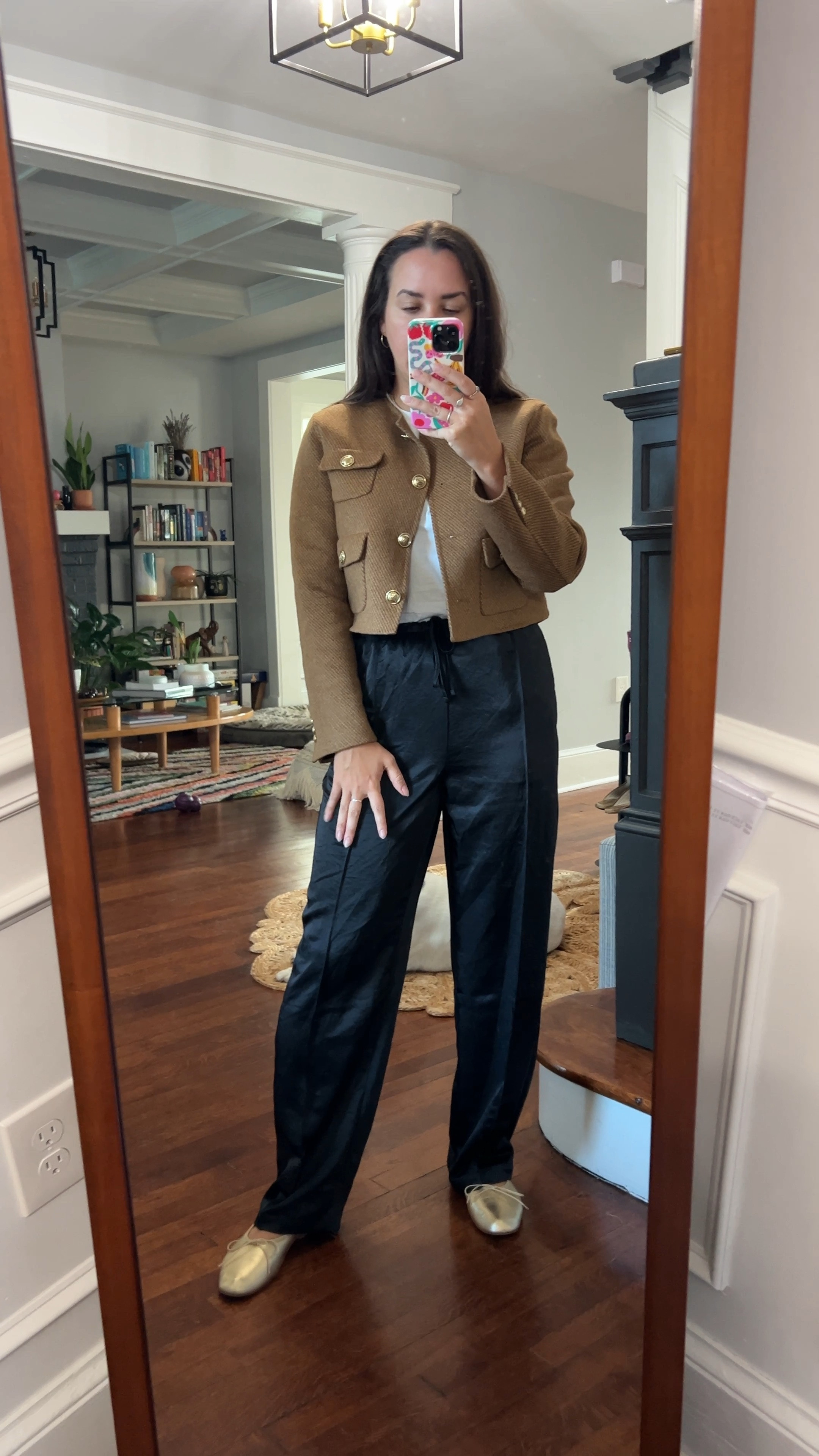 Madewell pull on pant. Black pant. Fall pant. Casual work wear. Everlane tee. Gold flats.

#LTKVideo #LTKFindsUnder100 #LTKWorkwear