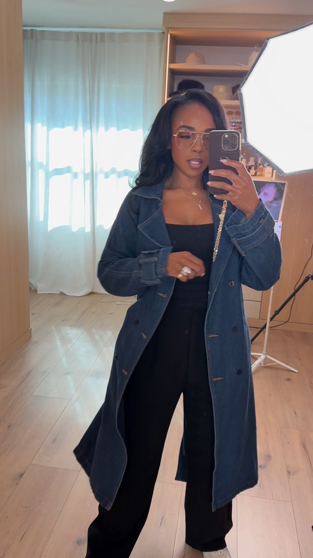 Cost per wear: unlocked 🤎

This dark denim trench instantly transforms an all-black base into a polished, elevated look. The structured longline silhouette creates length, while the wide-leg trousers balance everything effortlessly. Styled open for movement, but just as chic belted for a snatched waist moment — which means you’ll rewear this on repeat and watch the cost per wear drop.

Denim + black = timeless.

Perfect for:
• Work meetings  
• Travel days  
• Coffee runs  
• Casual dinner plans  

📏 Sizing:  
Trench: Size Small  
Top: Size Small  
Pants: 27 Long  
Shoes: True to size  

📐 Measurements:  
5’4” · 138 lbs · 34D bust · 27” waist · 40” hips  

Tap to get details.

Dark denim trench coat, elevated everyday outfit, black wide leg trousers, chic layering look, capsule wardrobe essentials, structured outerwear women.

Follow me on Instagram and YouTube @kirasfashionfinds