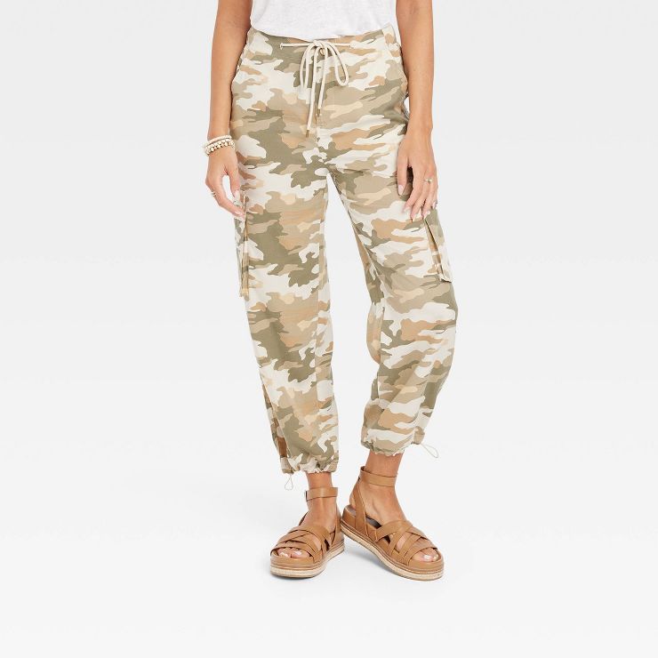 Women's High-Rise Casual Fit Soft Cargo Pants - Universal Thread™ | Target