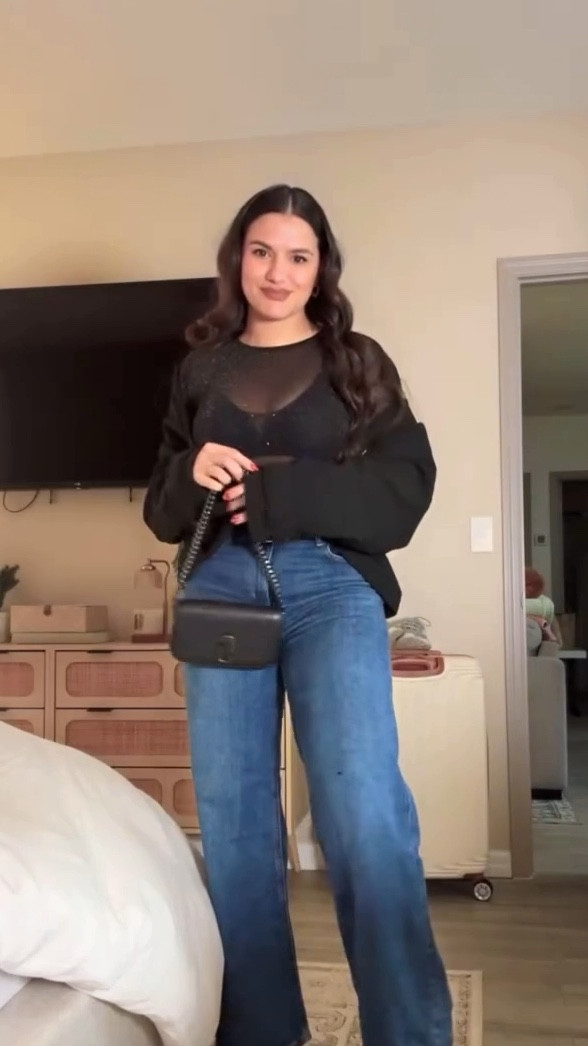 OOTD concert 🎶 
Top size medium
Bra size medium
Pants size 8
Shoes true size 