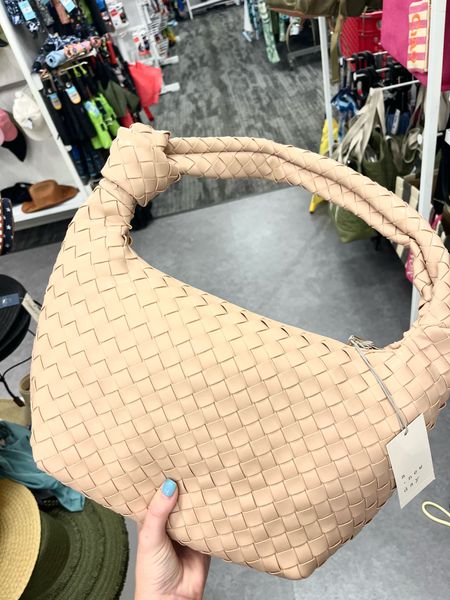 Y’all when I saw this bag at Target my jaw dropped!!! It’s stunning and such good quality! Under $40!!



Target purse
Woven purse 
Summer bag 

#LTKFindsUnder50 #LTKStyleTip #LTKBeauty