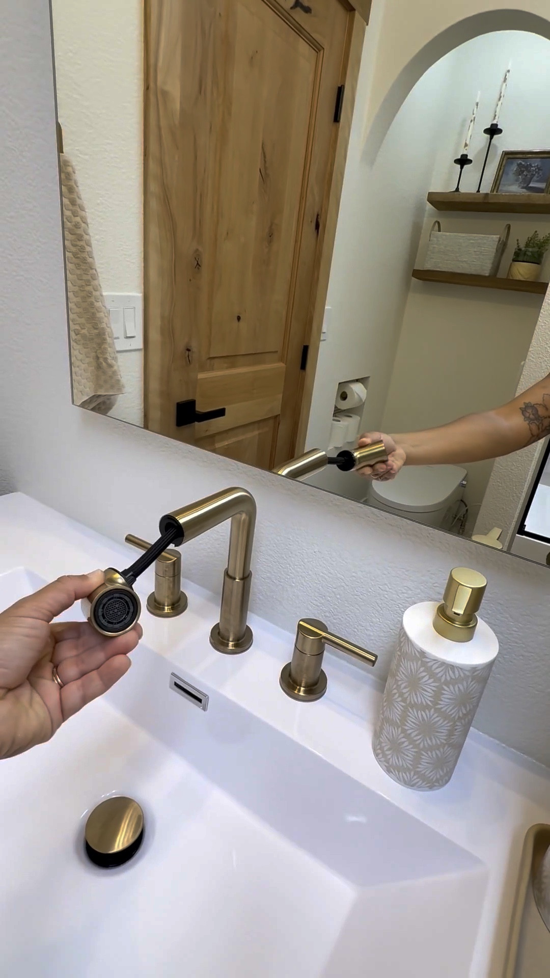 This is one of those details that’s both pretty and practical. The pull-down sprayer makes cleaning the sink so easy, while the overall look stays sleek and minimal. 

 

#LTKHome