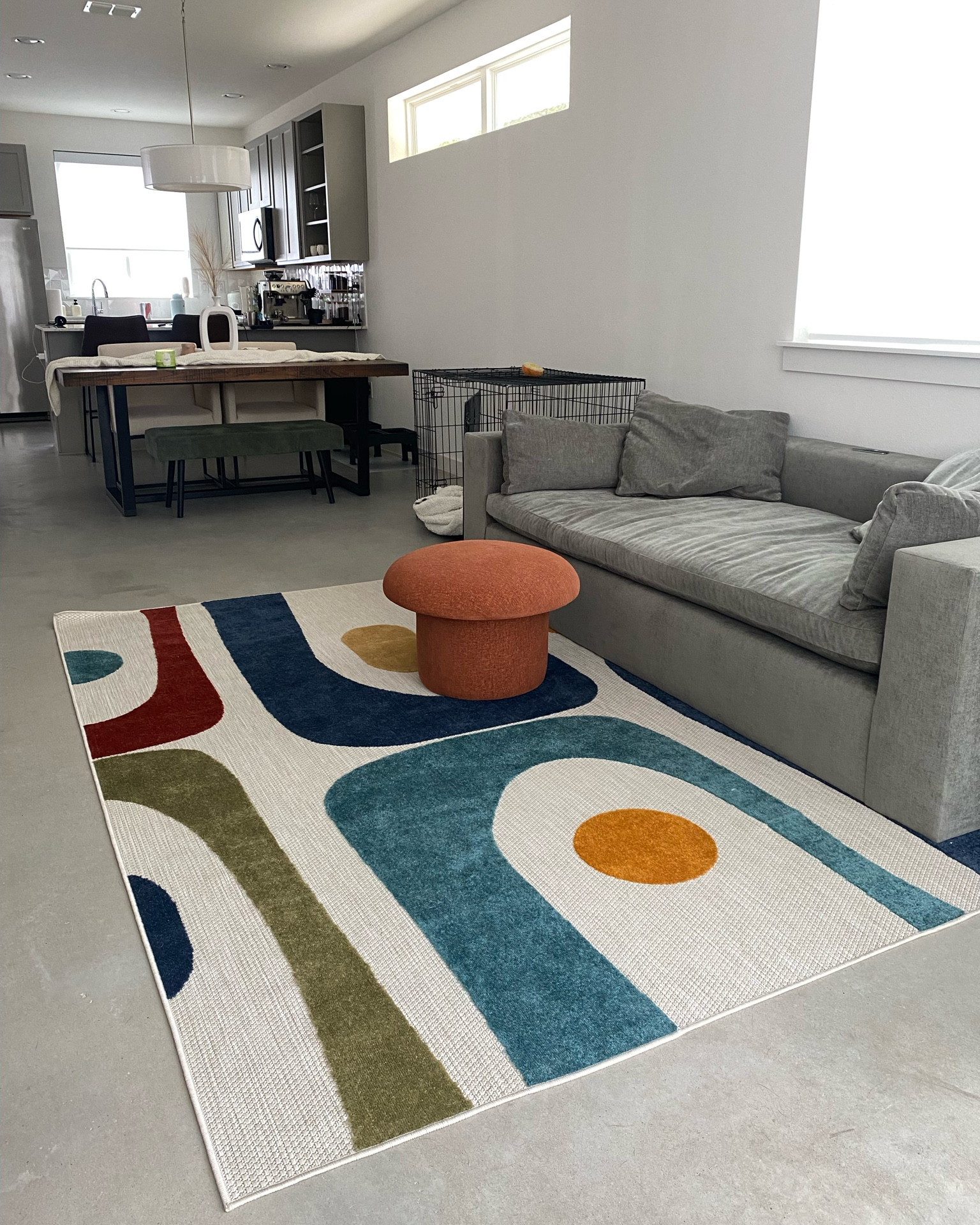 we love a pop of color 🤭 #homedecor #mcm #mcmhomedecor #rug 