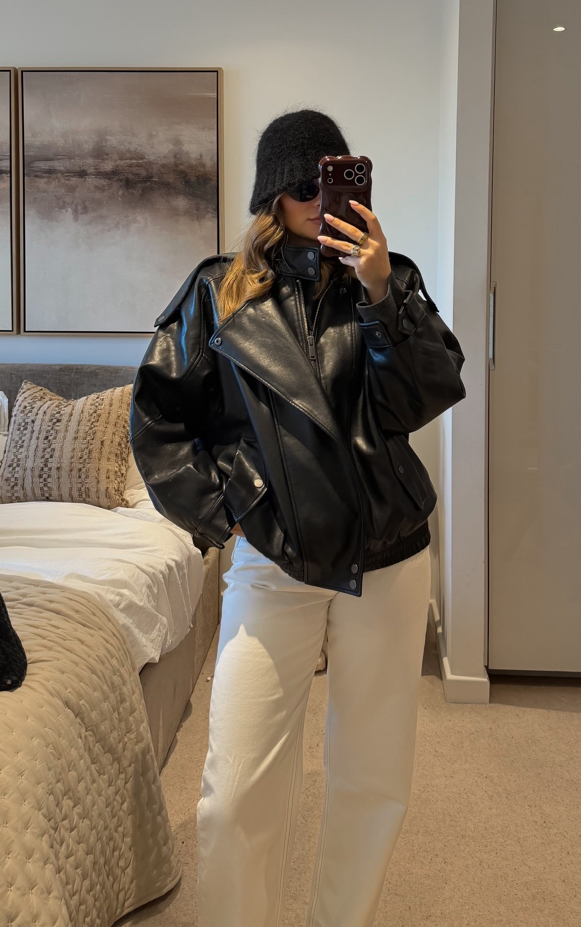 Today’s outfit 
Abercrombie leather jacket - I wear a large so it’s really oversized 
Zara jeans size 10 
