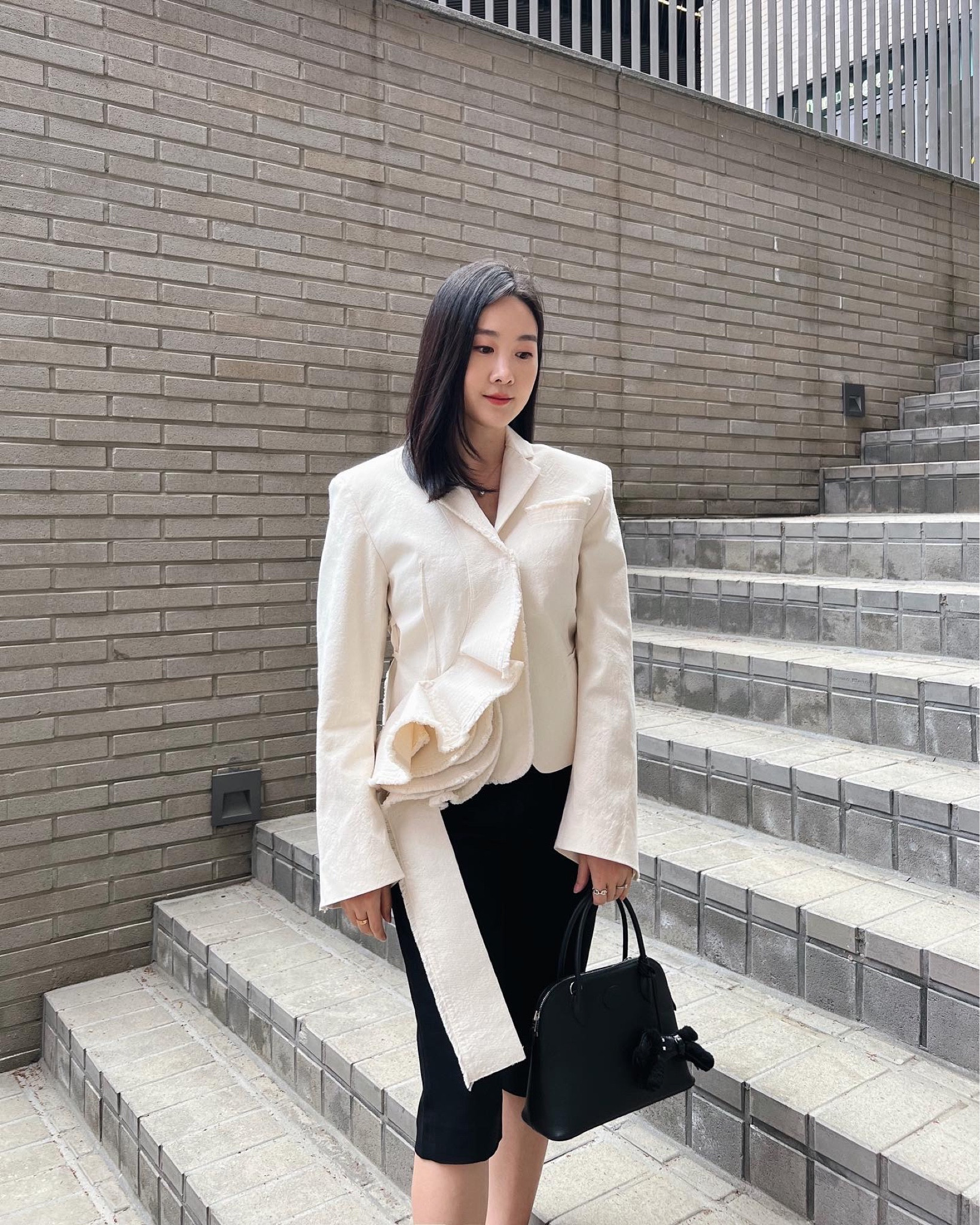 Spring OOTD 
Jacket FR34 @jacquemus 
Pants @toteme DT34
@mytheresa.com

K-fashion 
Spring mood styling


#LTKworkwear #LTKstyletip #LTKSeasonal