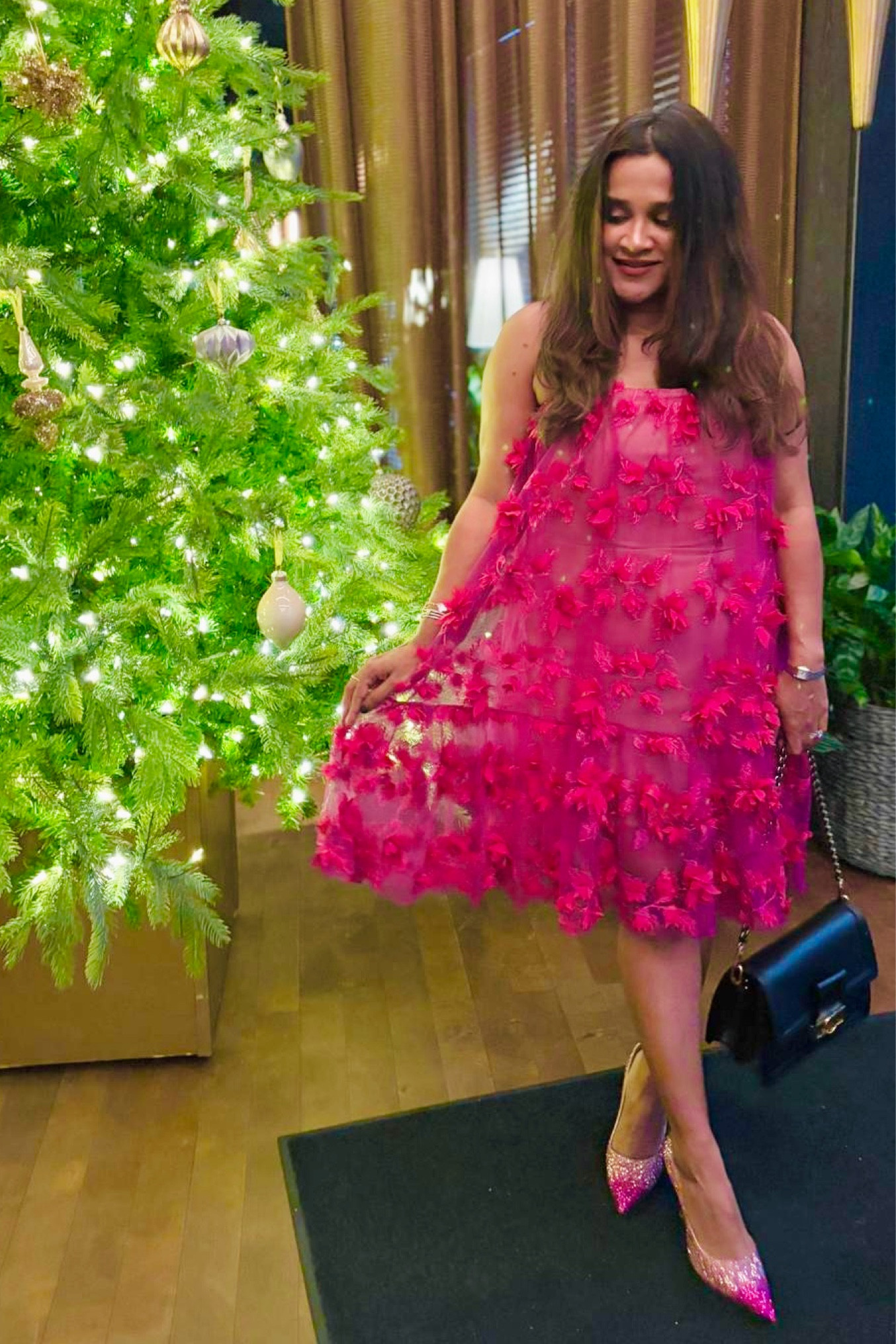 Love this dress! Perfect for a Holiday party!