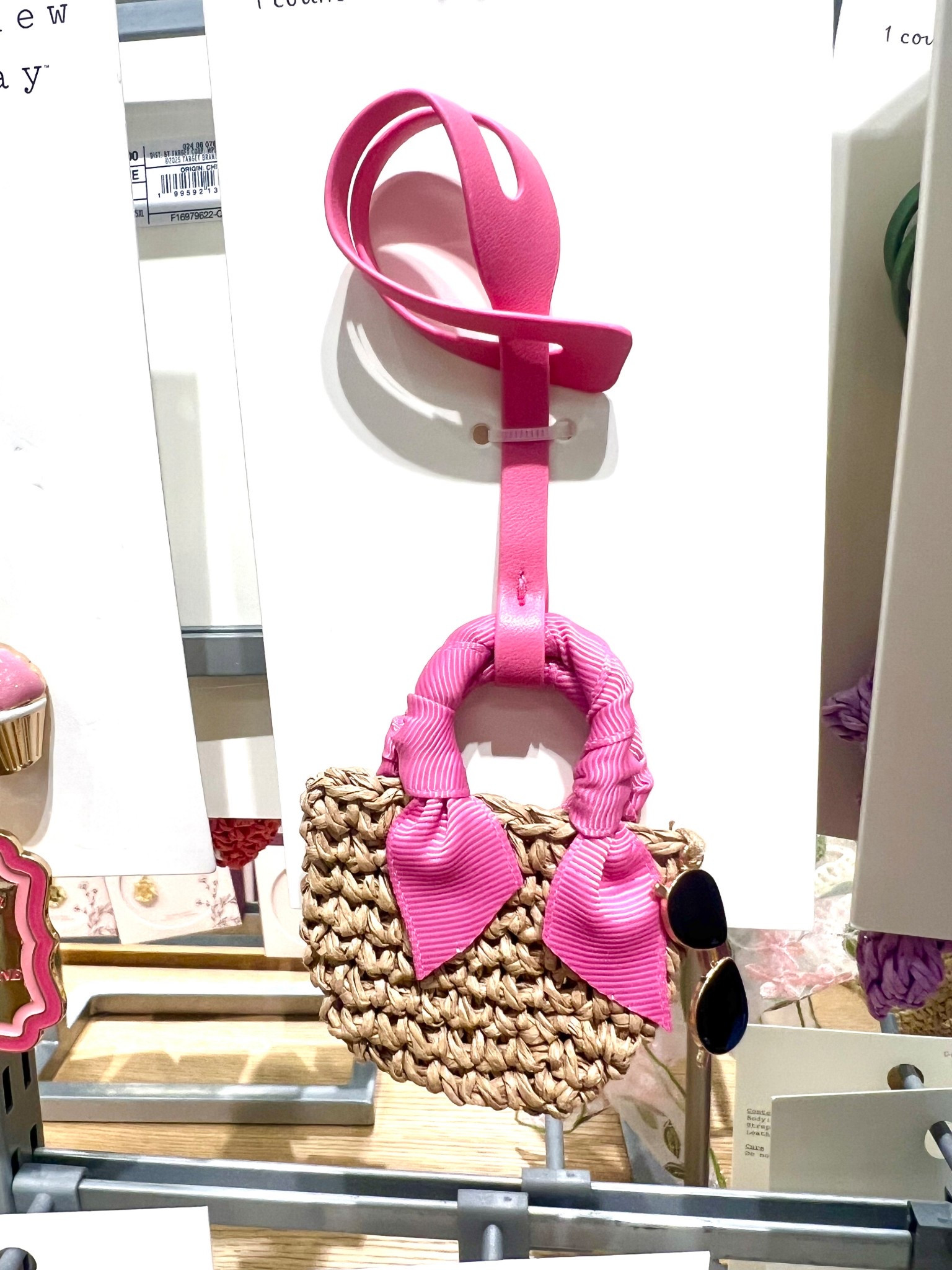 Bag It! 💖🕶️
… the cutest little mini bag bag charm!


#LTKSeasonal