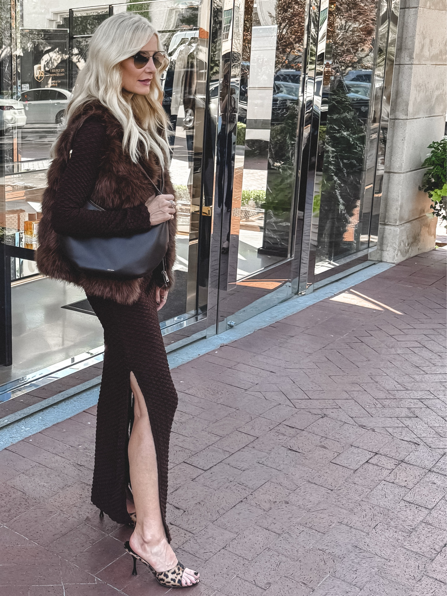 Obsessed with this incredibly chic chocolate brown handbag 👜🤎

#LTKStyleTip #LTKShoeCrush #LTKItBag