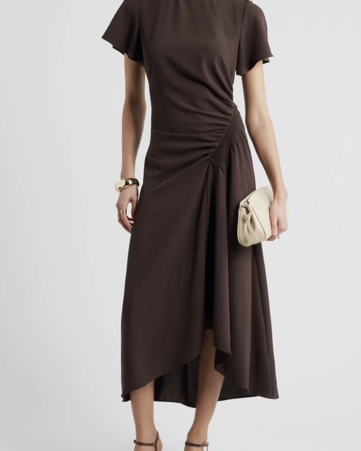 Brown dress
Spring outfit 
Summer outfit 
Bucket bag