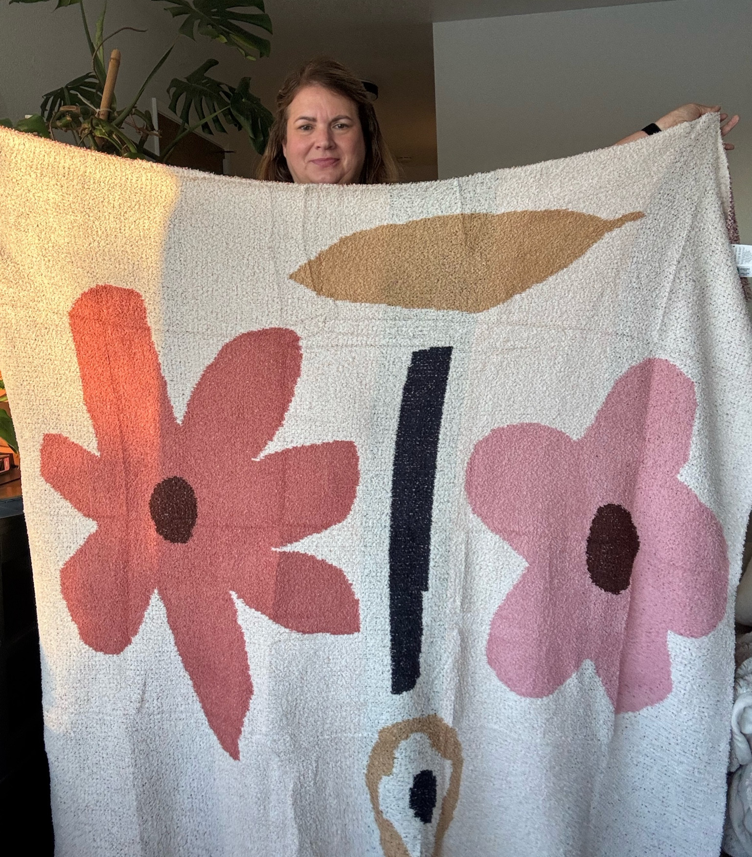 Soft, big flower blanket from Amazon

#LTKFamily #LTKStyleTip #LTKHome