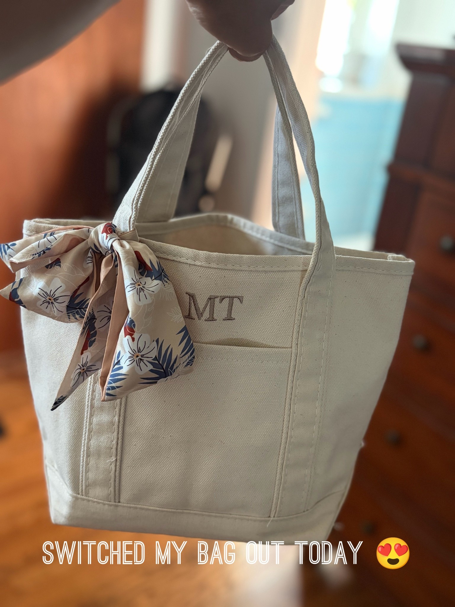 Summer -making this my purse for the week, and it was the perfect size for just a few pool necessities, and it makes a great gift, too. More colors available


#LTKSwim #LTKWedding #totebag #giftforher @Etsy   #boattote #purse #minitote #miniboattote #under25 #budgetfriendly #bridesmaid

#LTKU #LTKOver40 #LTKSeasonal