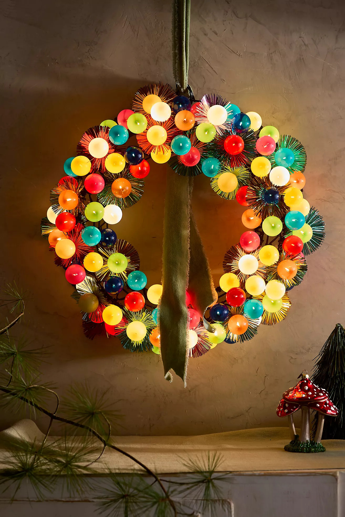 Stargazer Yesteryear Light Wreath | Terrain