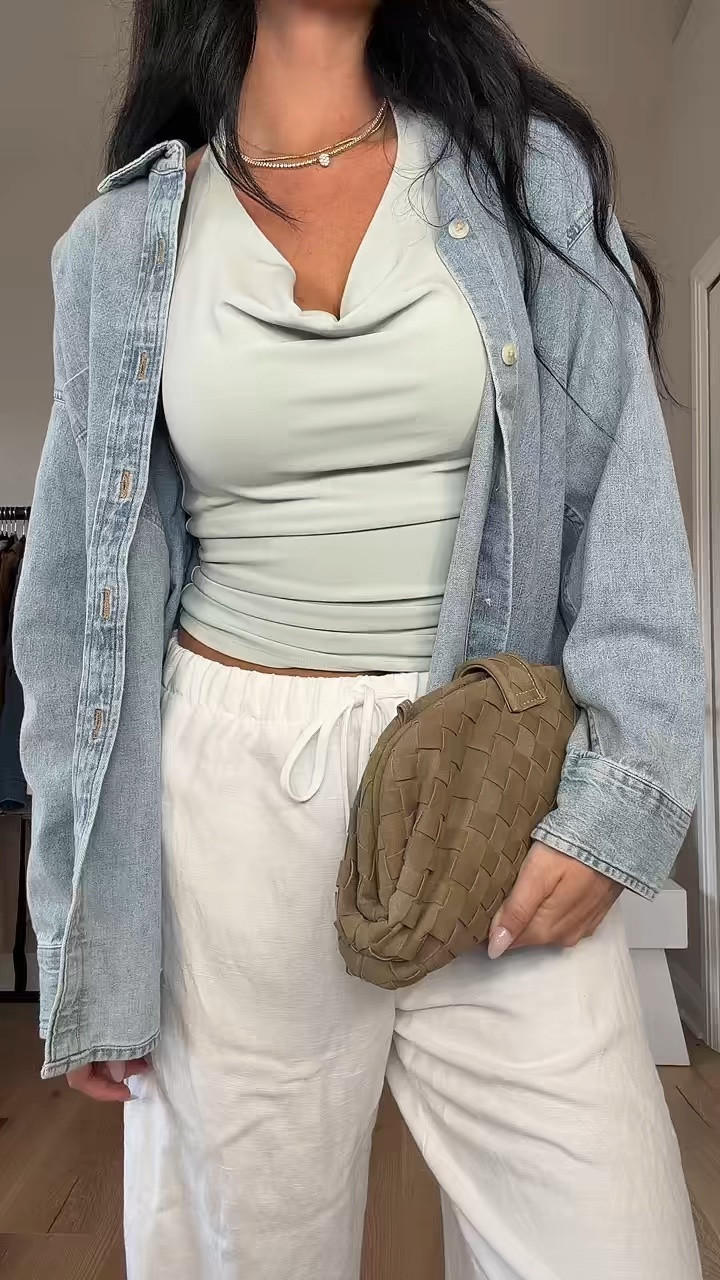 A good pair of white linen pants will always be a staple 🤍 styled them with a halter top, denim button down, and a couple different shoe + bag options depending on the vibe ✨


My sizing 5’7, 145lbs, 32dd
I’m wearing size smalls

@Aritzia