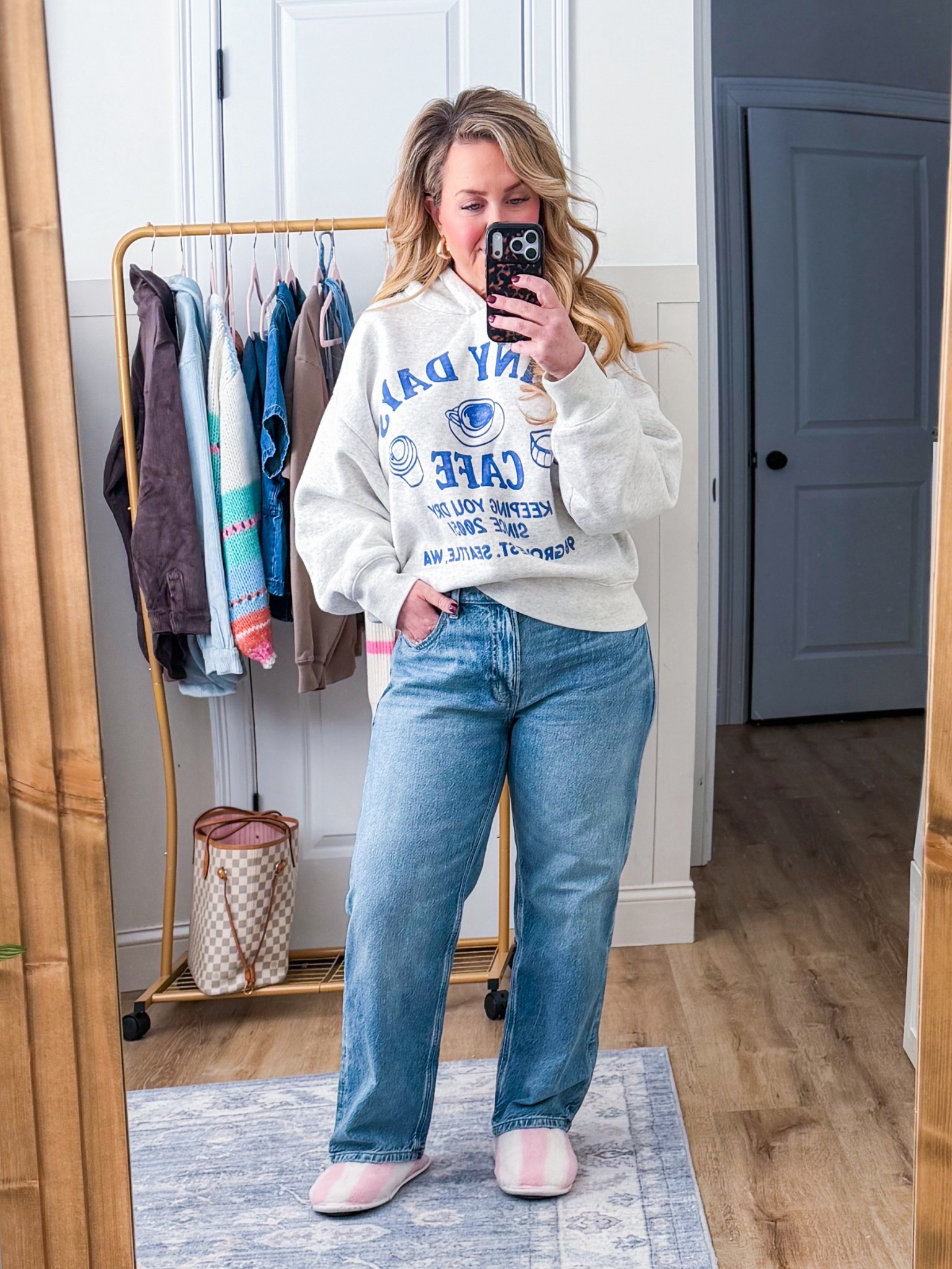 Probably the most cozy sweatshirt I own! And it’s on sale! 💙

#LTKootd #LTKOver40 #LTKMidsize