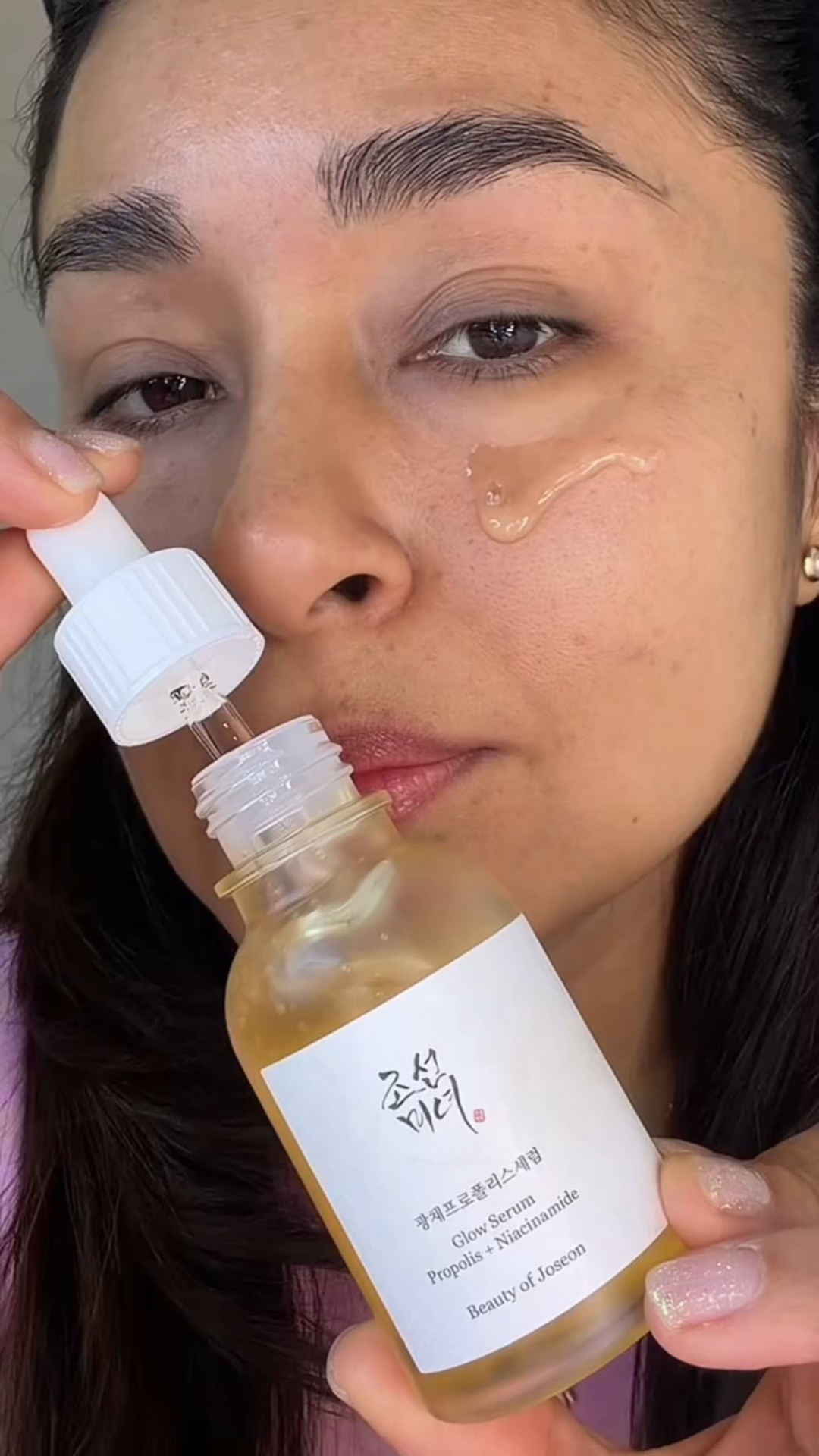 Esto es glow real, no grasa ✨
El Glow Serum Propolis + Niacinamide de @beautyofjoseon_official hidrata, suaviza poros y deja la piel con efecto glass skin desde el primer uso 💛
Mi secreto para una piel luminosa y equilibrada ✨

#yestoboj  #bojglowserum #glowserum #serum