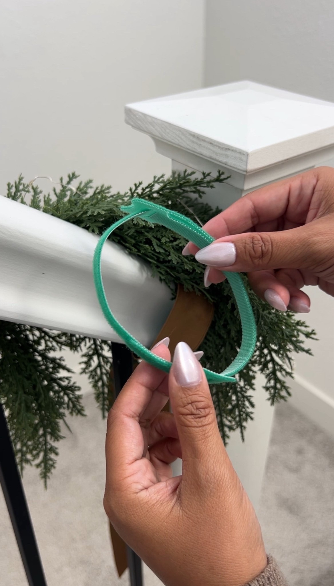 These adjustable velcro ties can be used individually or linked together and are perfect to hang your garlands on your staircase for the holidays! ✨ They’re discreet and won’t damage your staircase 🙌🏽

#LTKSeasonal