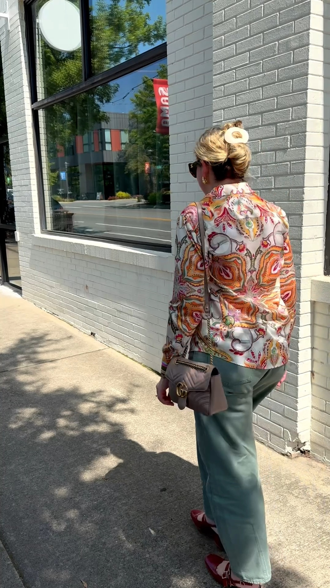 A round of applause for these barrel jeans 👏 perfect to pair with a chic flat this fall.
.
.

@influenster @levis #complimentary #levisreviews #liveinlevis #dolcevitashoes #dolcevitapartner
@dolcevita


#LTKFindsUnder100 #LTKMidsize #LTKStyleTip