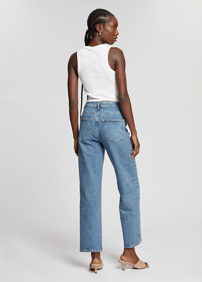 Hoch sitzende Jeans mit schmal zulaufendem Bein | & Other Stories (DE + FR)